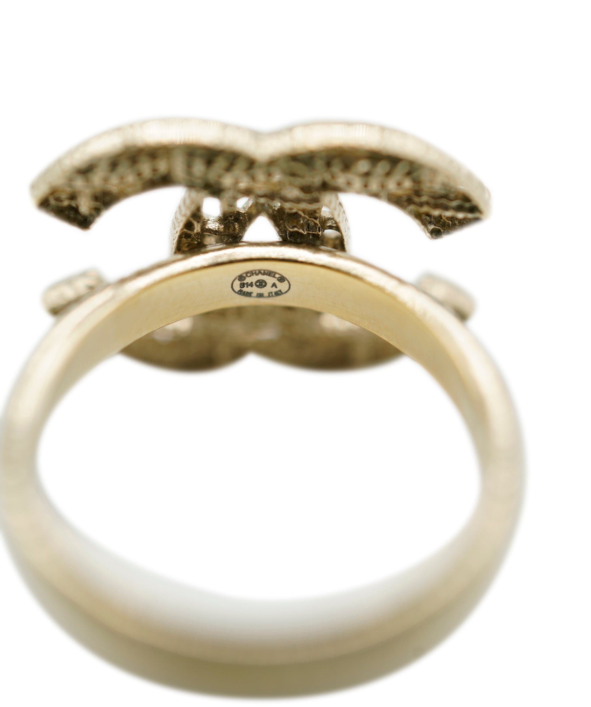 Chanel Chanel Champagne gold ring with cutout 'tweed' effect detail - AWL4188