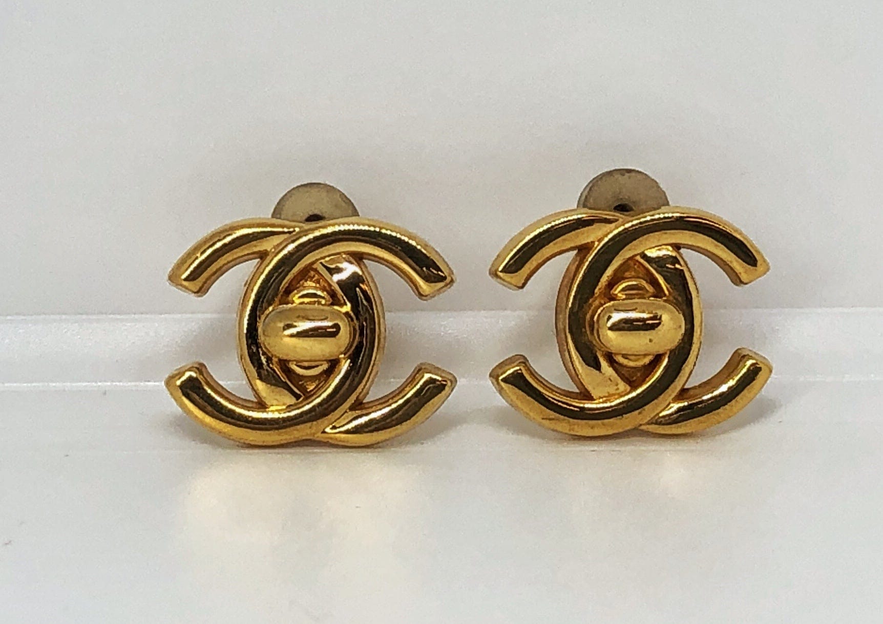 Chanel Chanel Coco Mark Turnlock 96p Earrings PXL1292