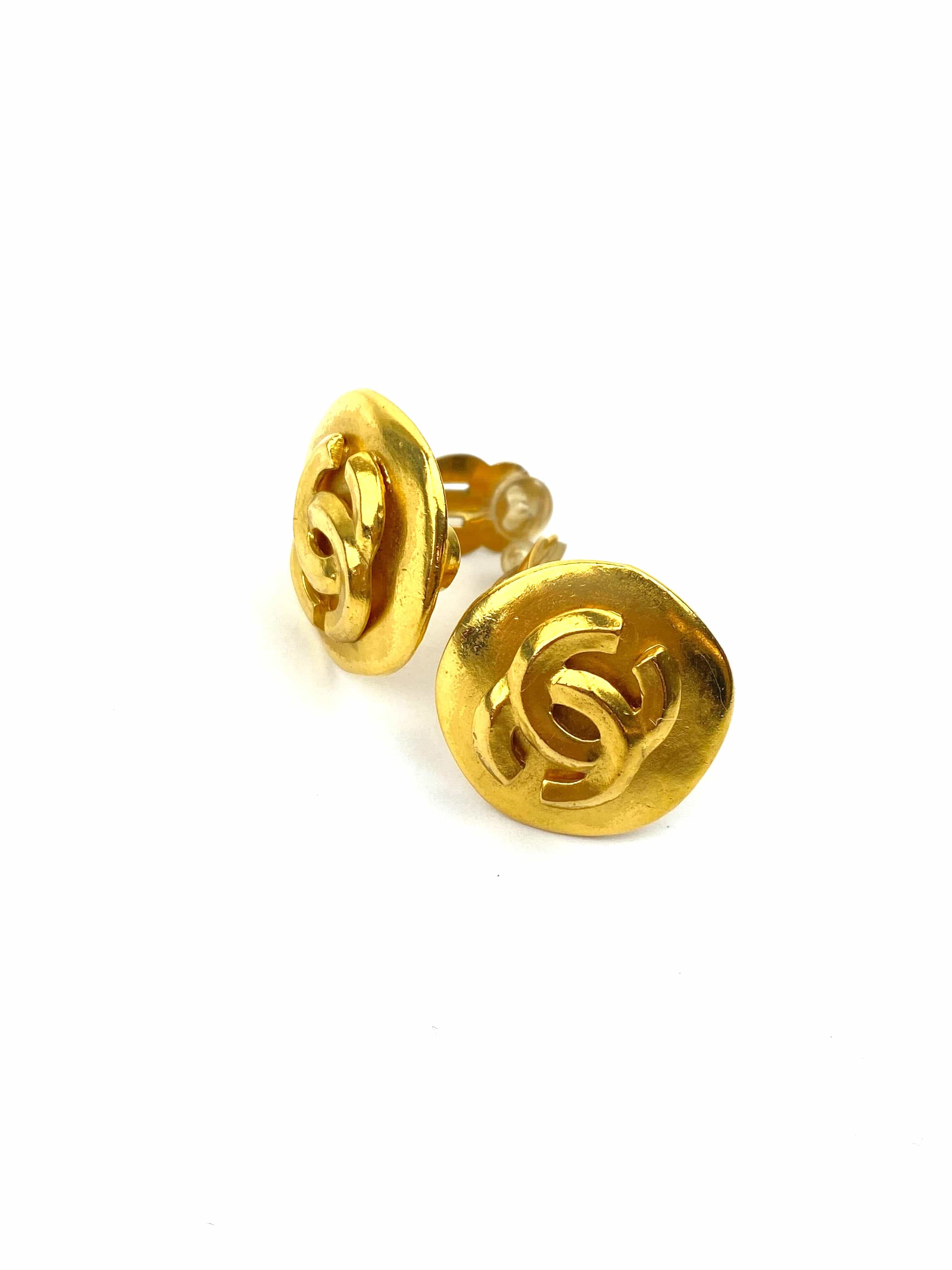 Chanel Chanel earrings CC Gold Round PXL1001