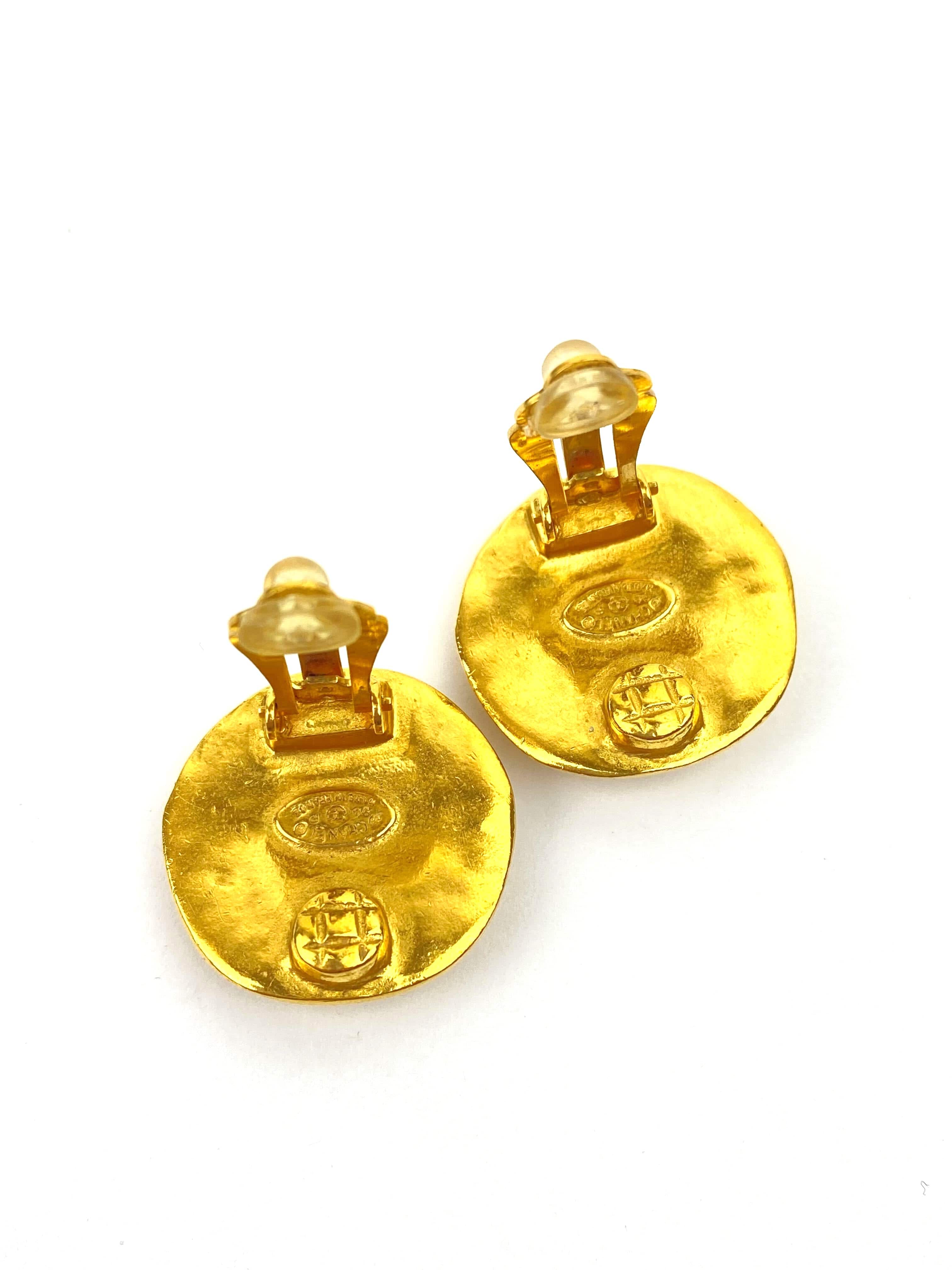 Chanel Chanel earrings CC Gold Round PXL1001