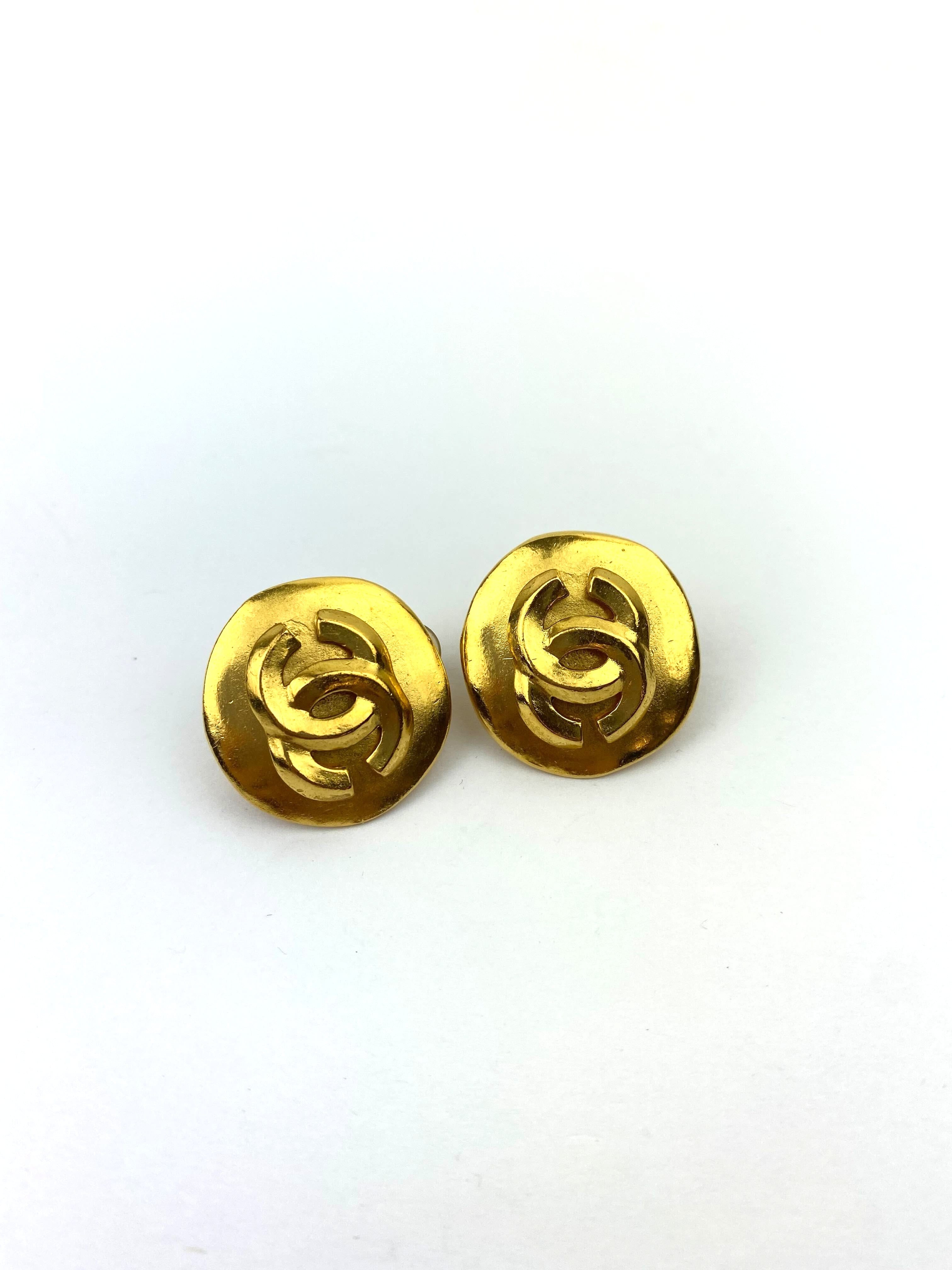 Chanel Chanel earrings CC Gold Round PXL1001