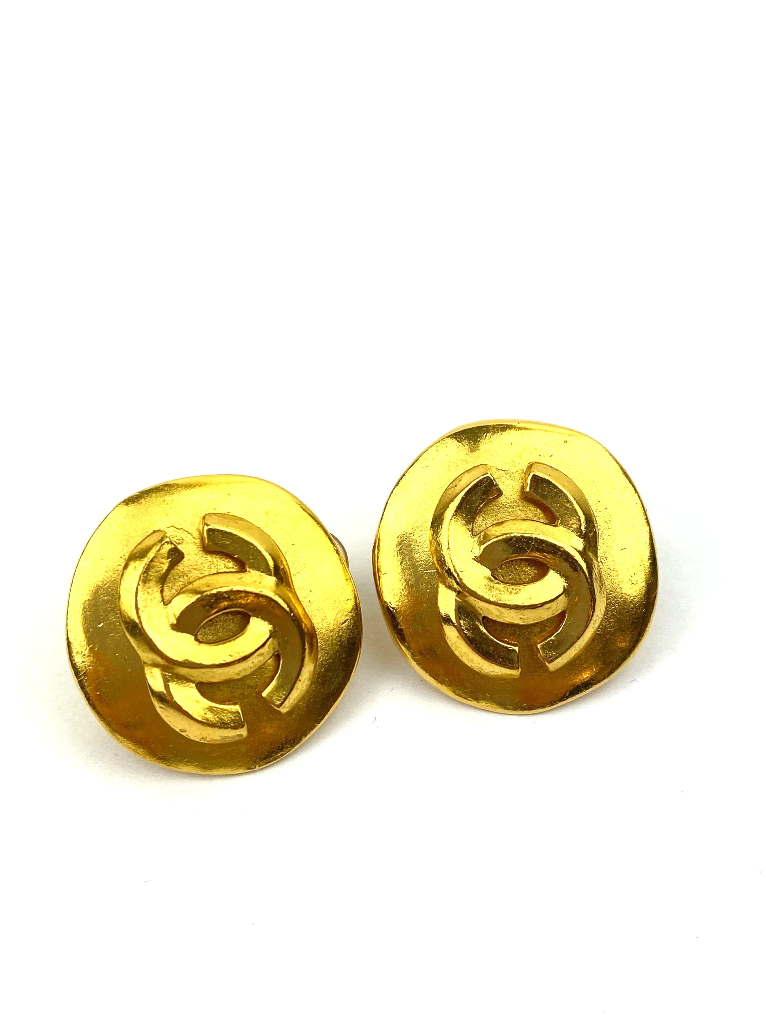 Chanel Chanel earrings CC Gold Round PXL1001