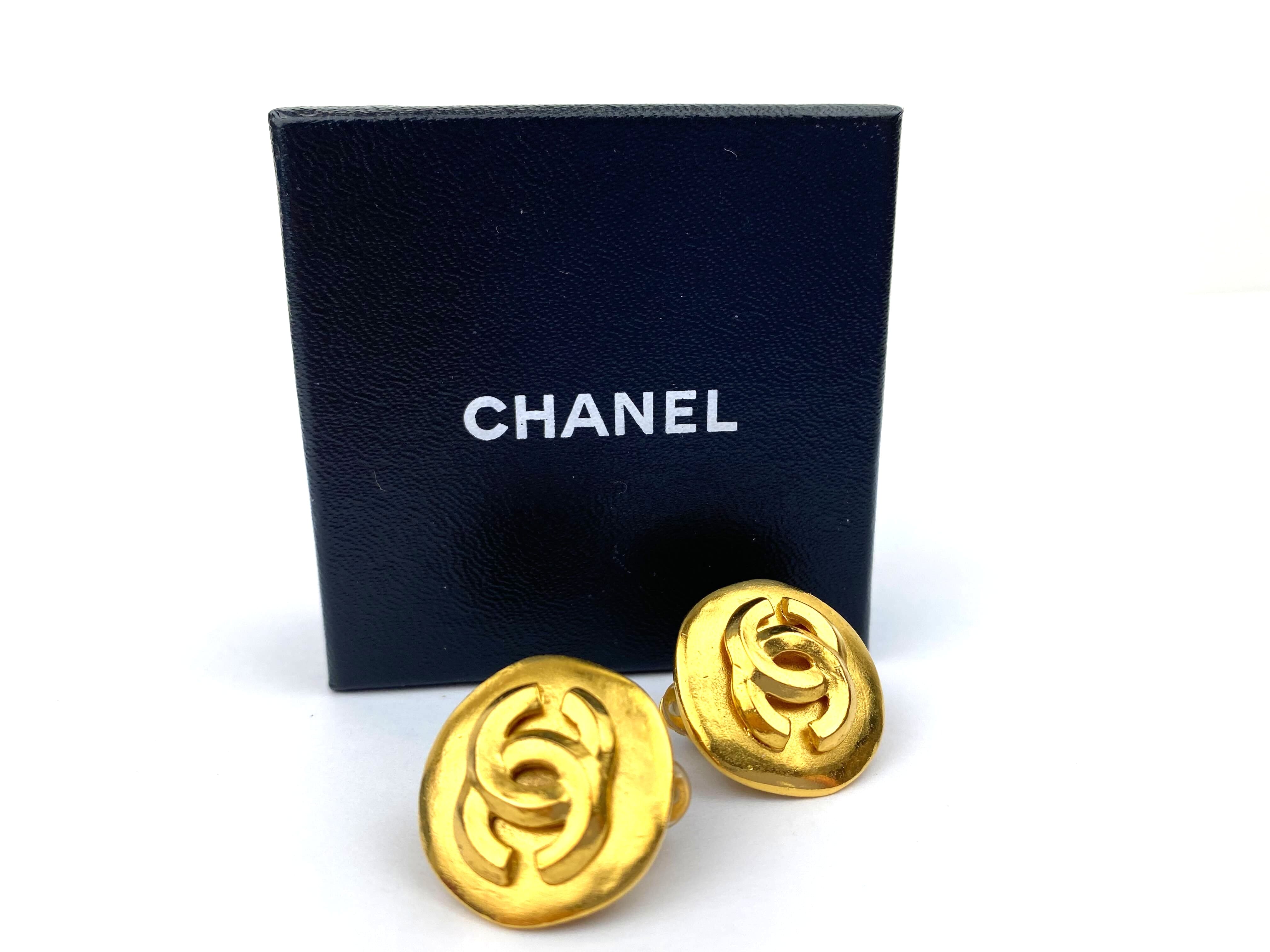 Chanel Chanel earrings CC Gold Round PXL1001