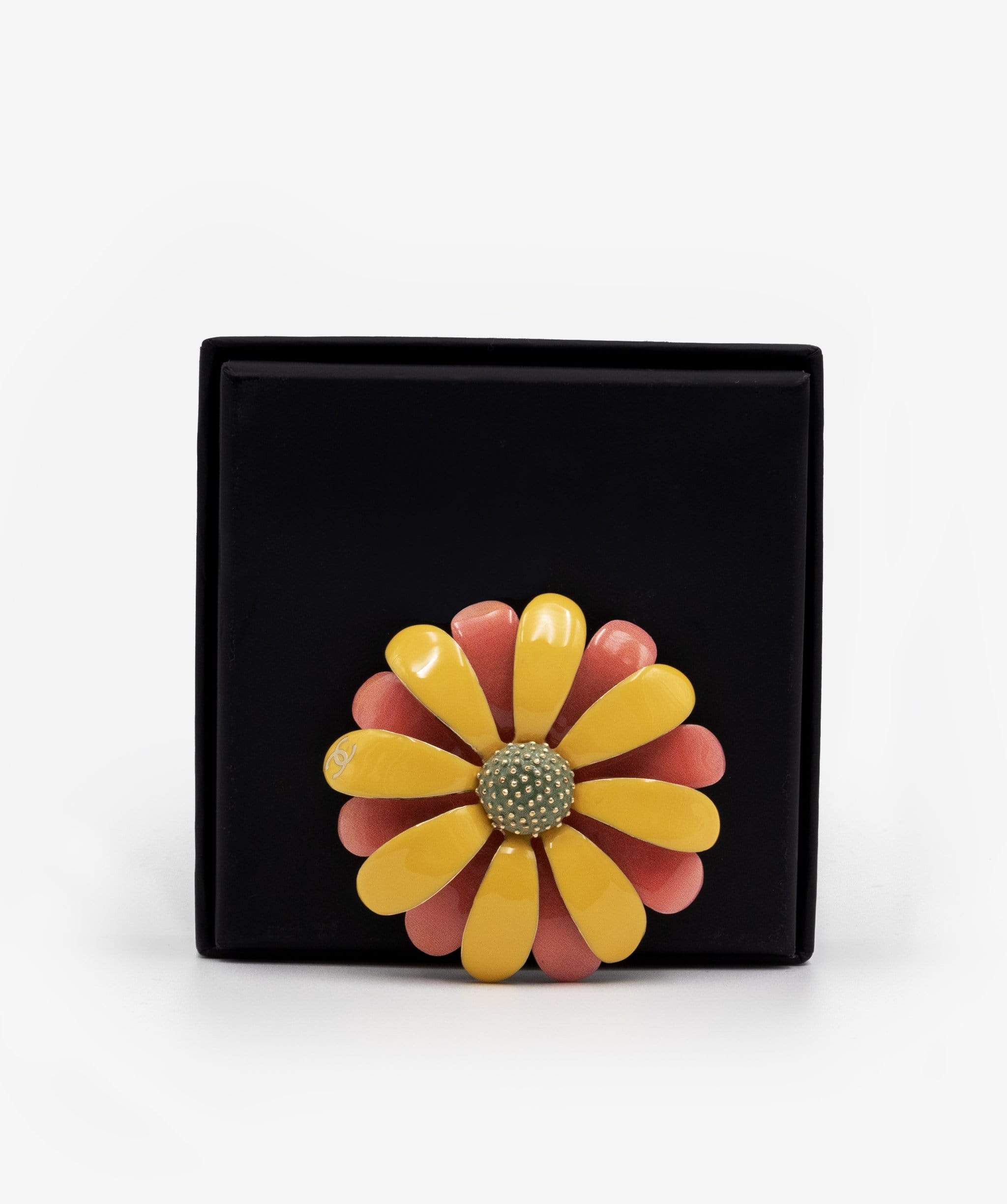 Chanel Chanel Enamel Daisy Brooch