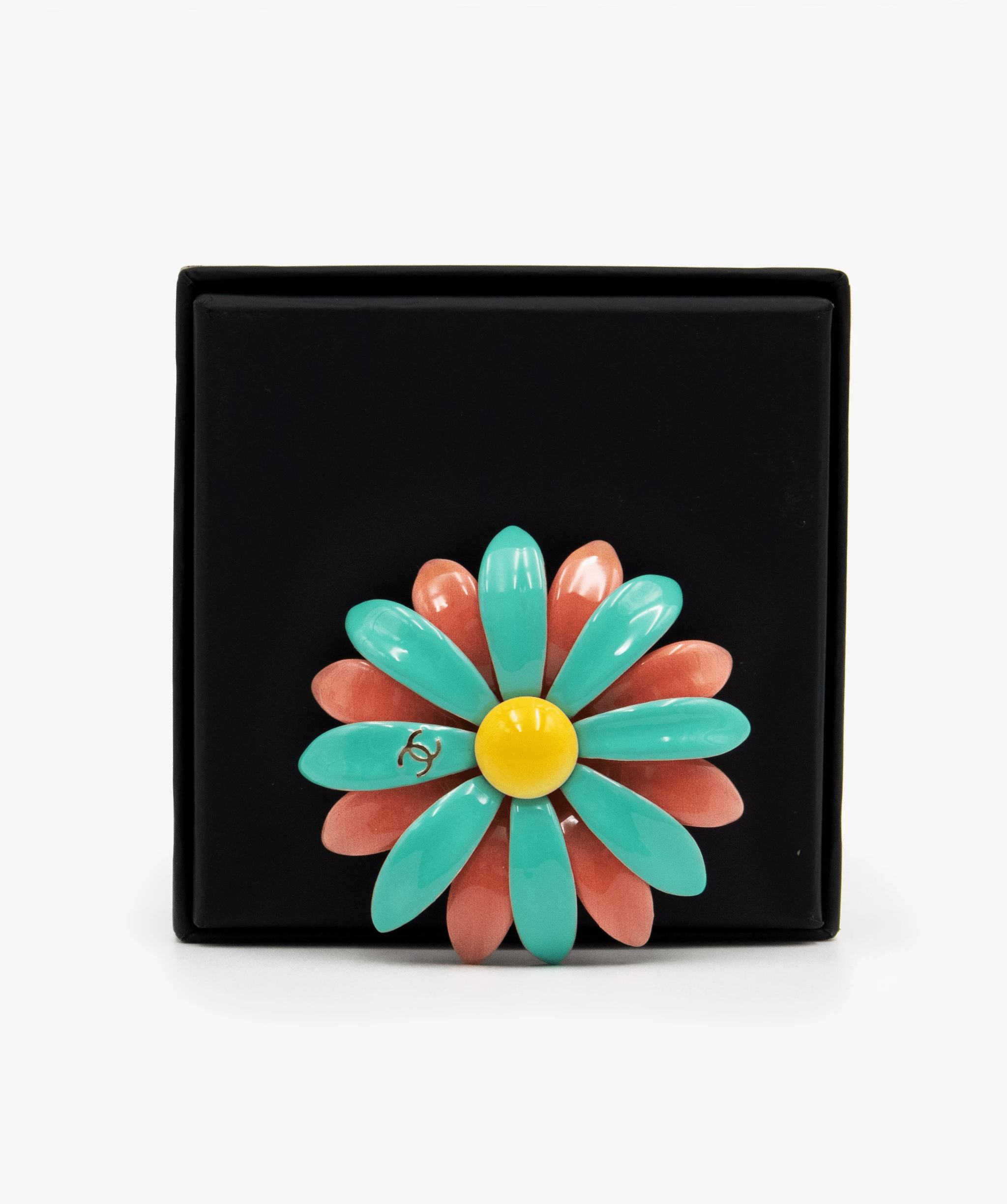 Chanel Chanel Enamel - Daisy Brooch