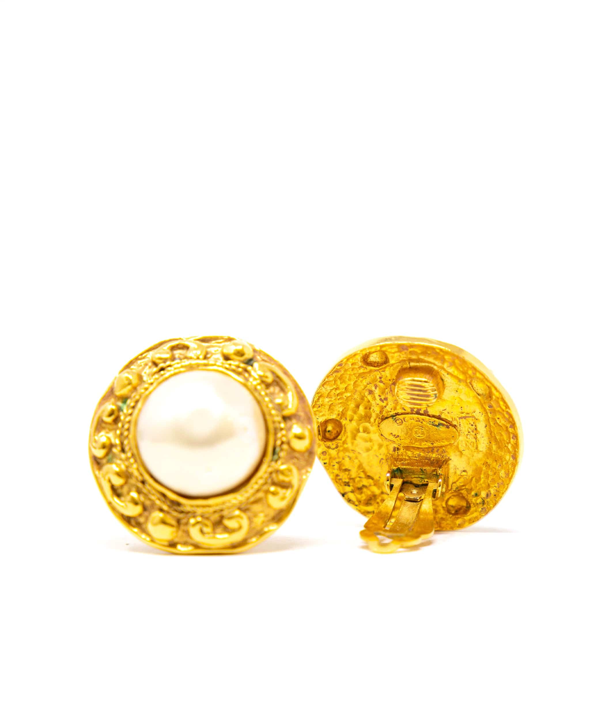 Chanel Chanel gold and pearl earrings some
scratches on one pearl ASL3982