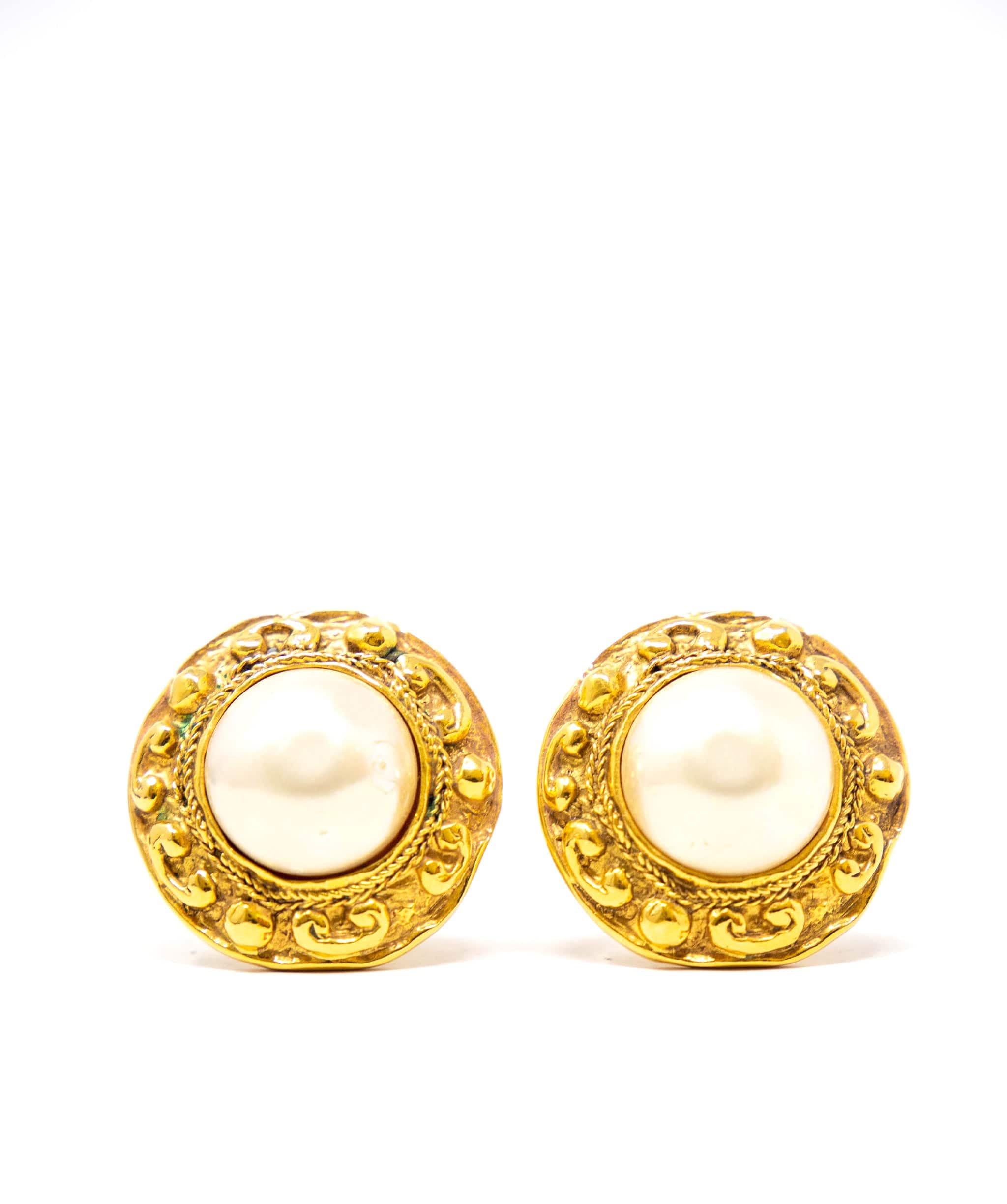 Chanel Chanel gold and pearl earrings some
scratches on one pearl ASL3982