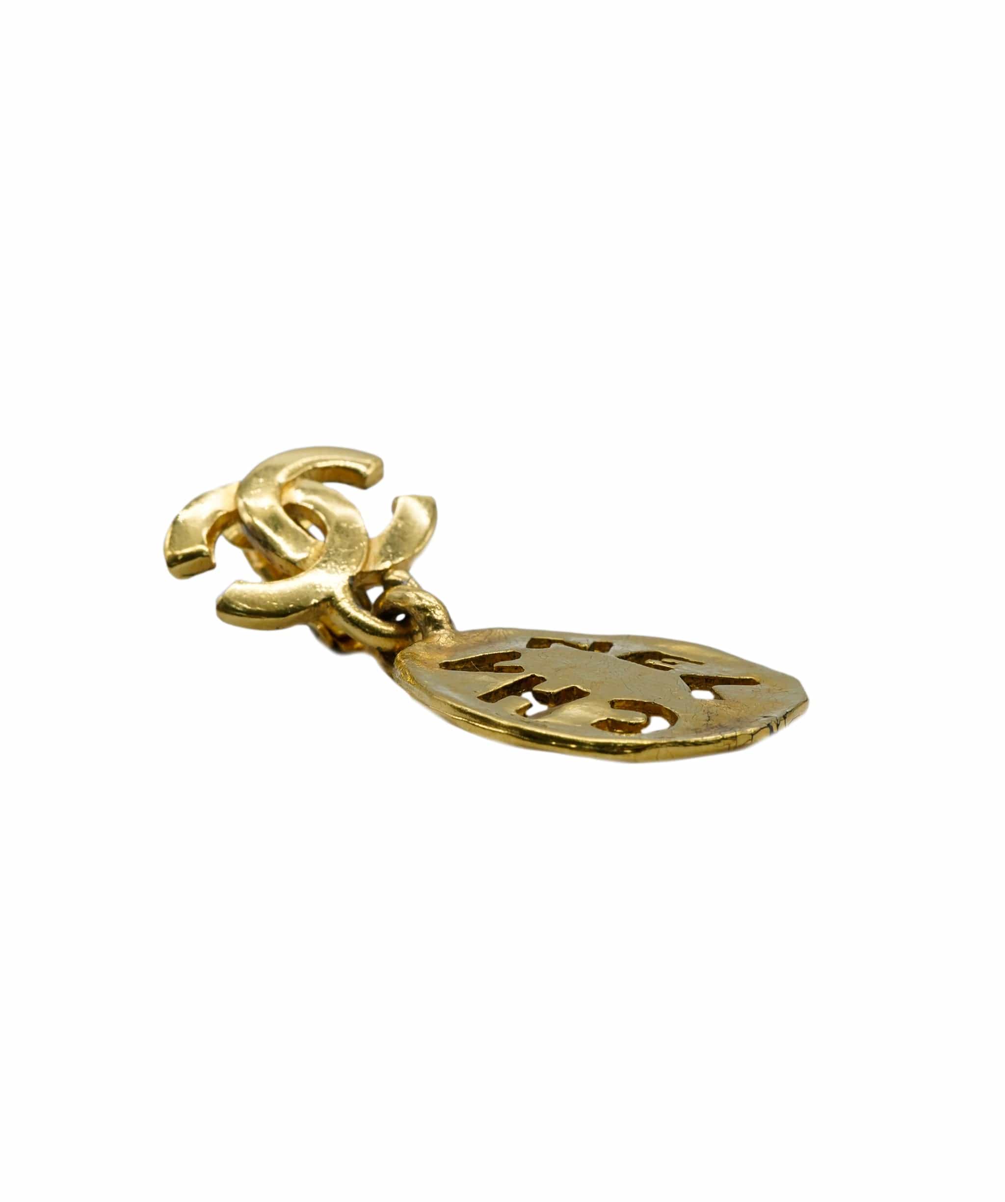 Chanel Chanel Gold CC logo drop Clip On Earrings - ASL2074