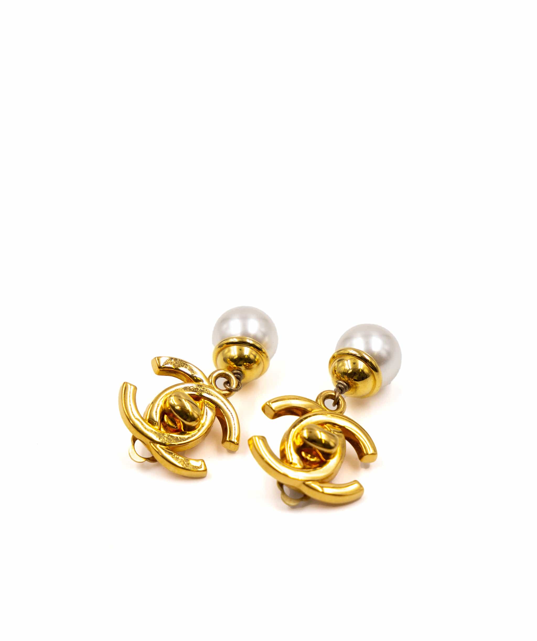 Chanel Chanel Gold CC Pearl Turnlock Clip On Earrings  - AGL1832