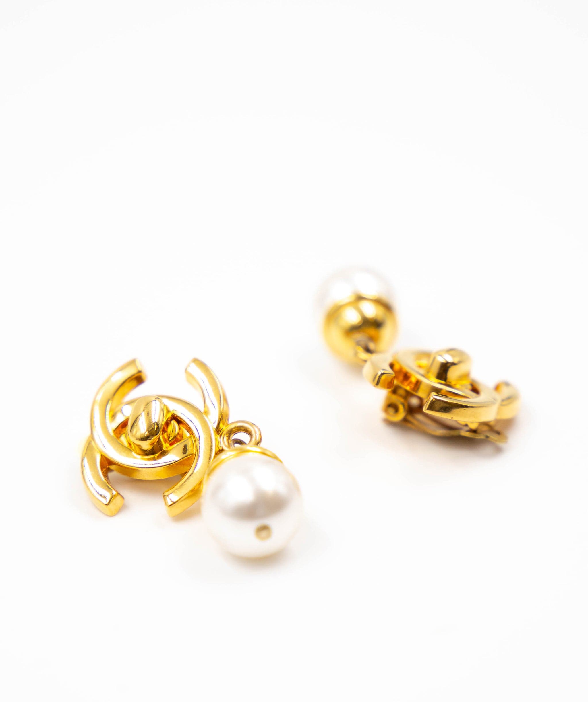 Chanel Chanel Gold CC Pearl Turnlock Clip On Earrings  - AGL1832