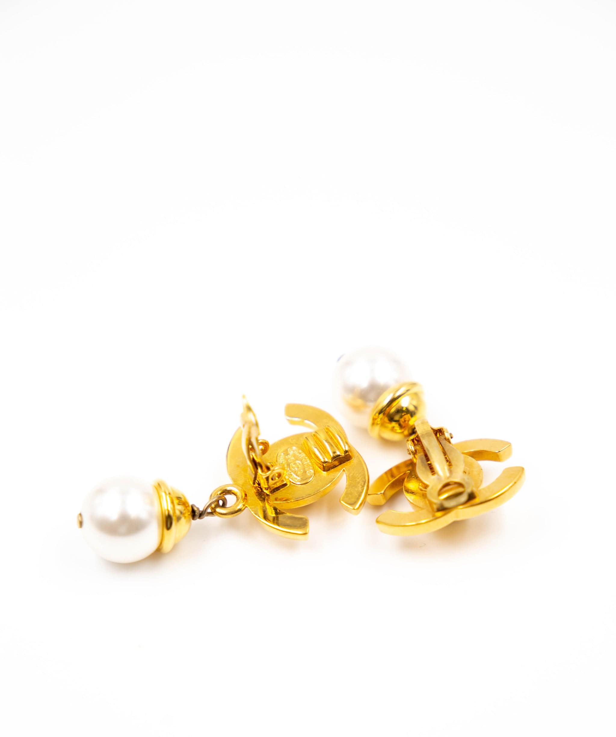 Chanel Chanel Gold CC Pearl Turnlock Clip On Earrings  - AGL1832