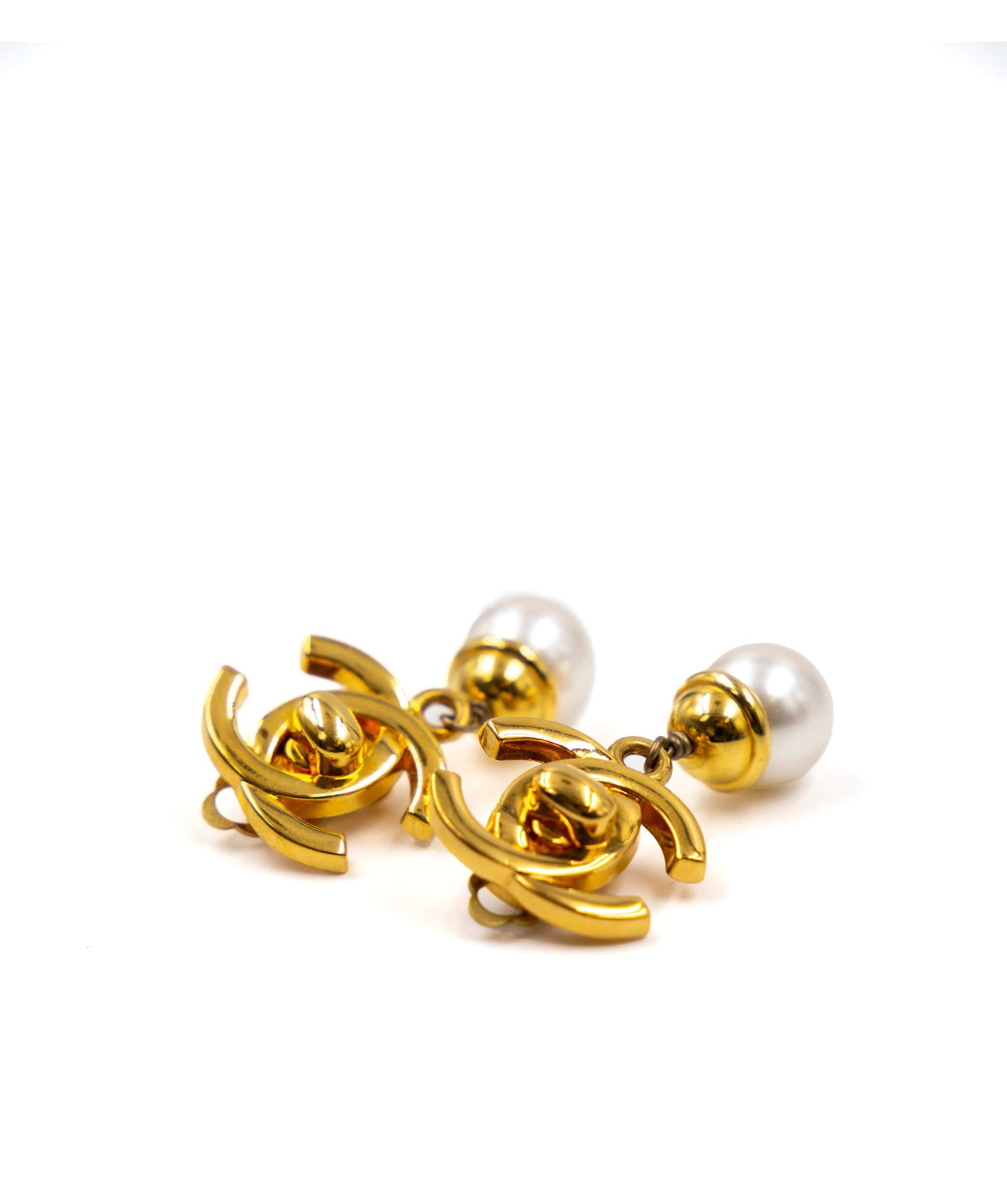 Chanel Chanel Gold CC Pearl Turnlock Clip On Earrings  - AGL1832