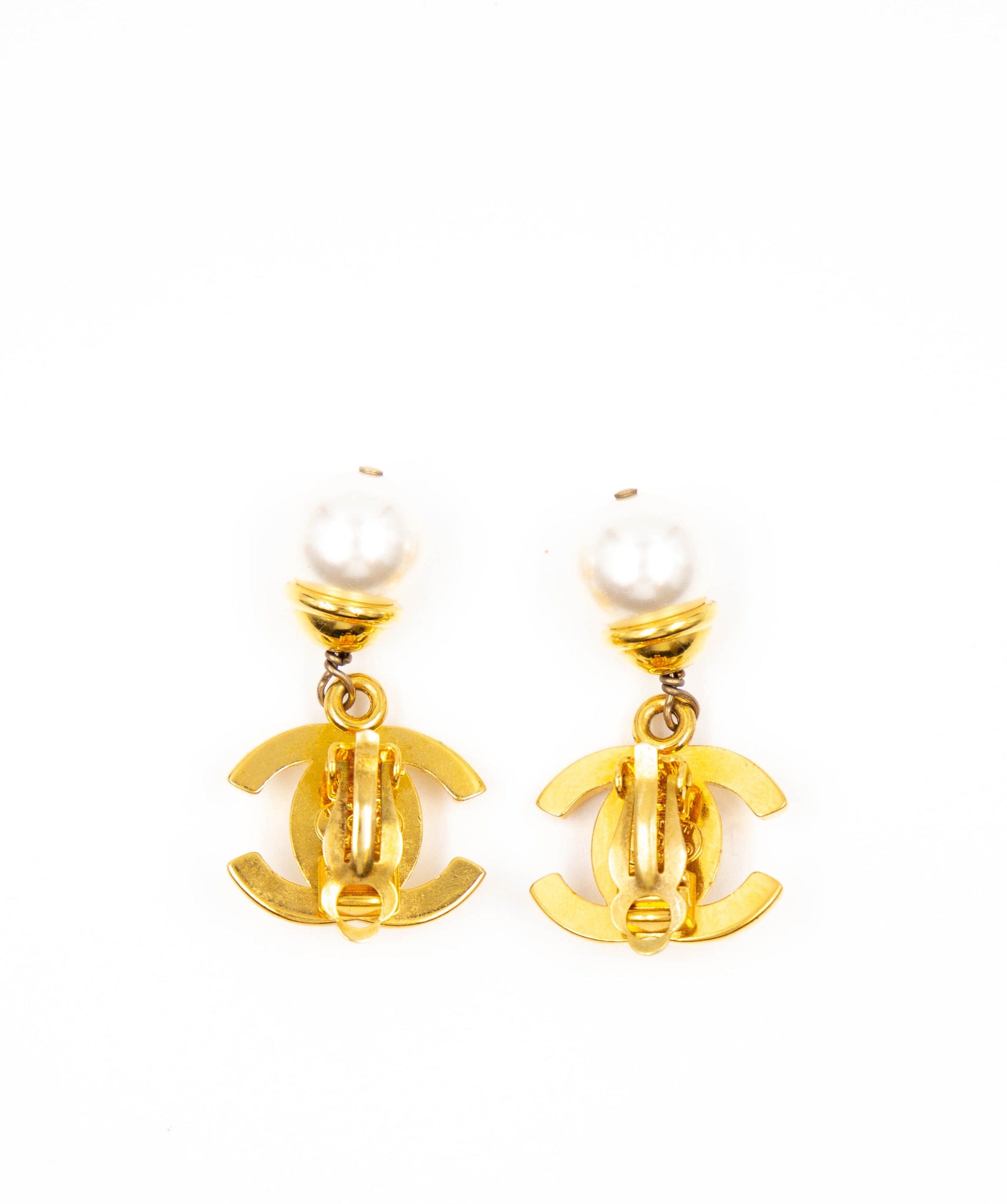 Chanel Chanel Gold CC Pearl Turnlock Clip On Earrings  - AGL1832