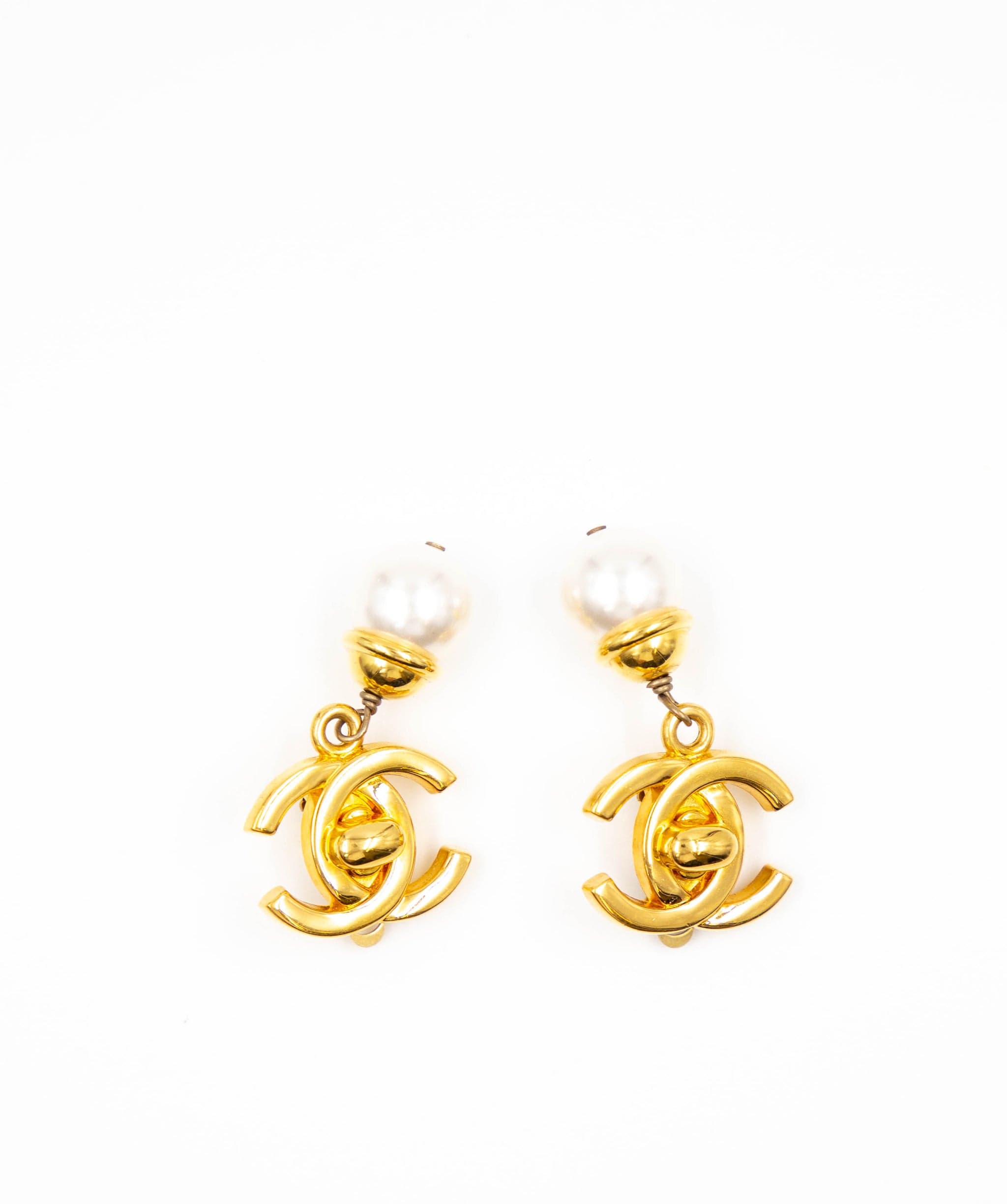 Chanel Chanel Gold CC Pearl Turnlock Clip On Earrings  - AGL1832