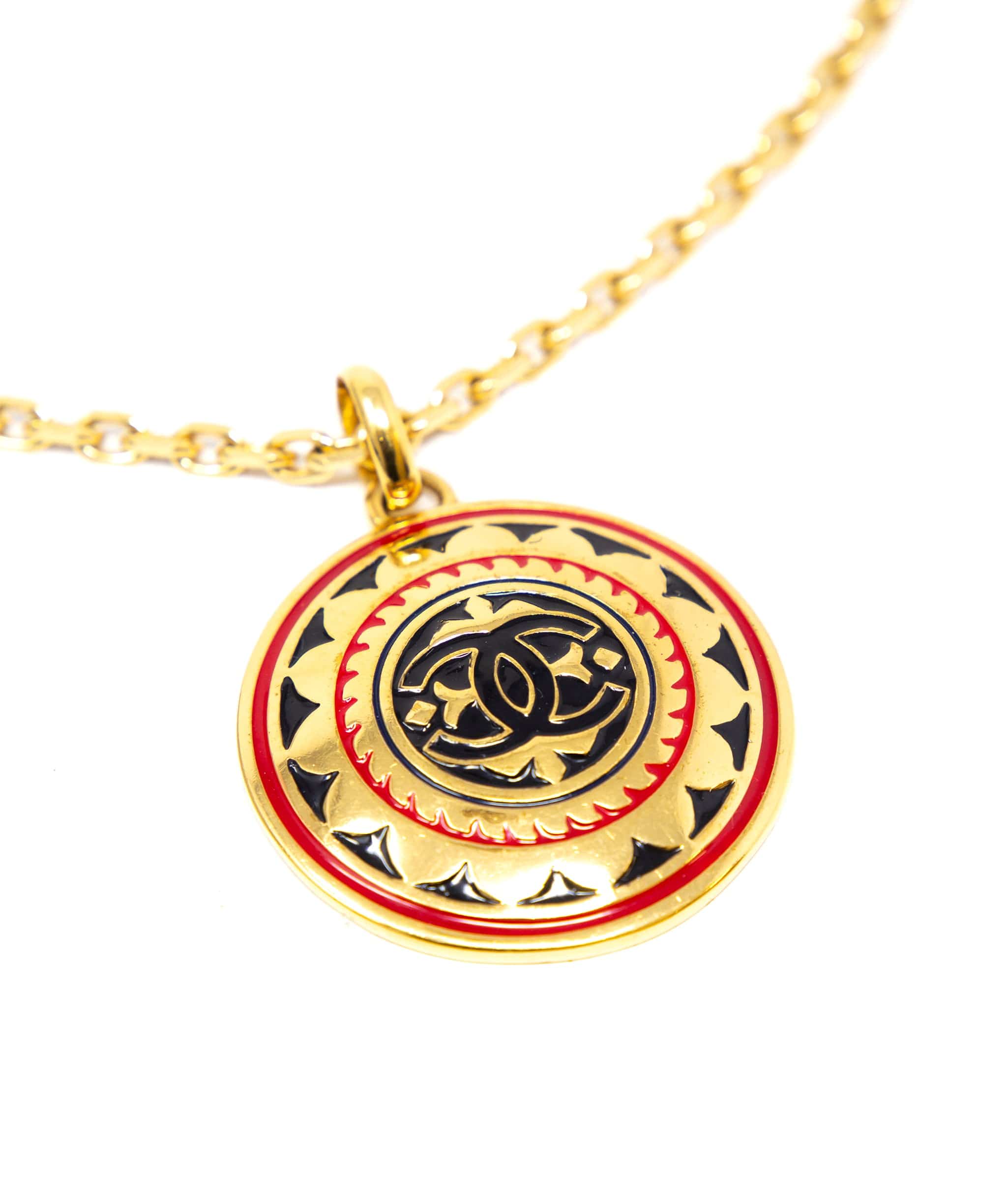 Chanel Chanel gold chain with CC medallion ASL2744