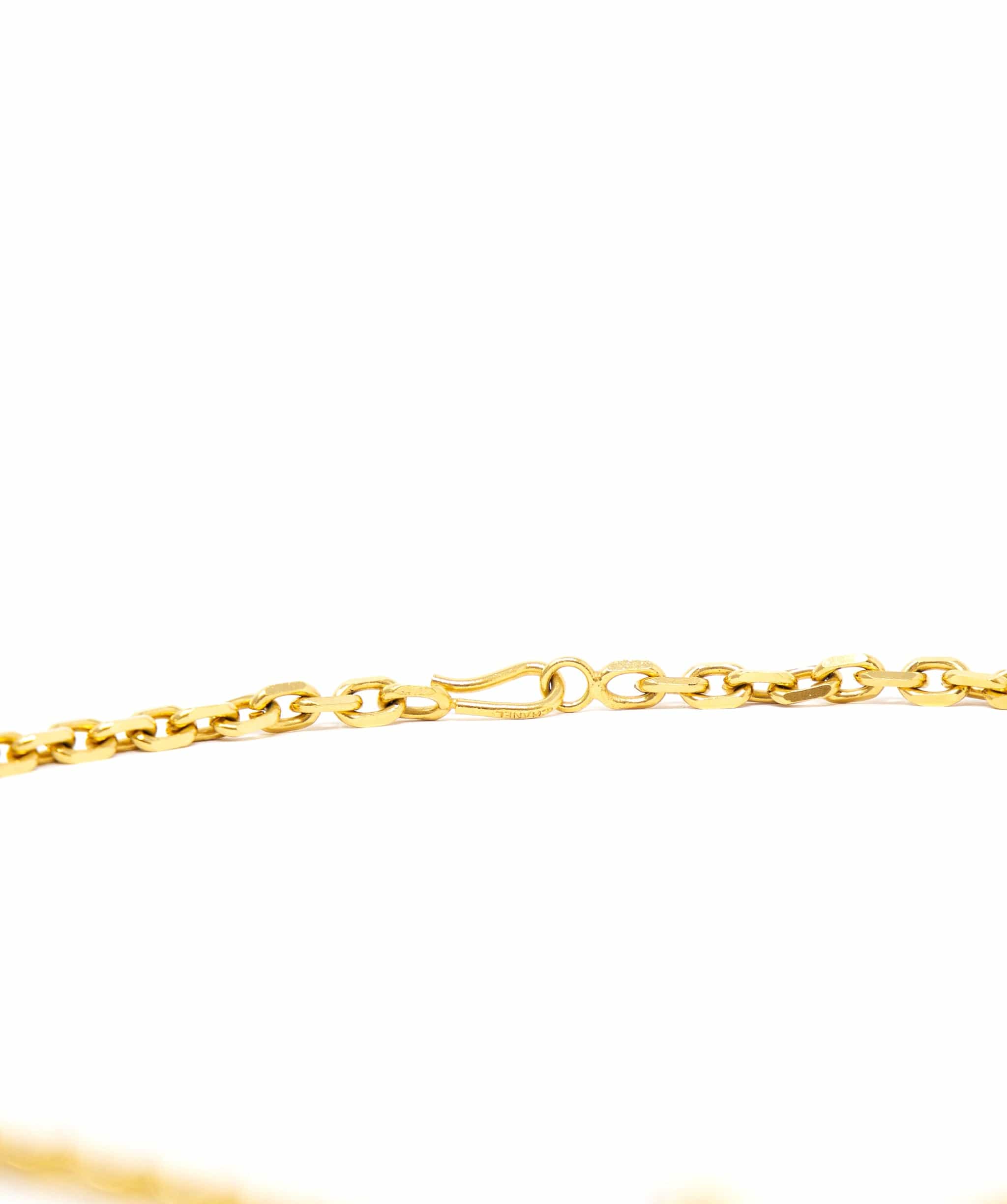 Chanel Chanel gold chain with CC medallion ASL2744