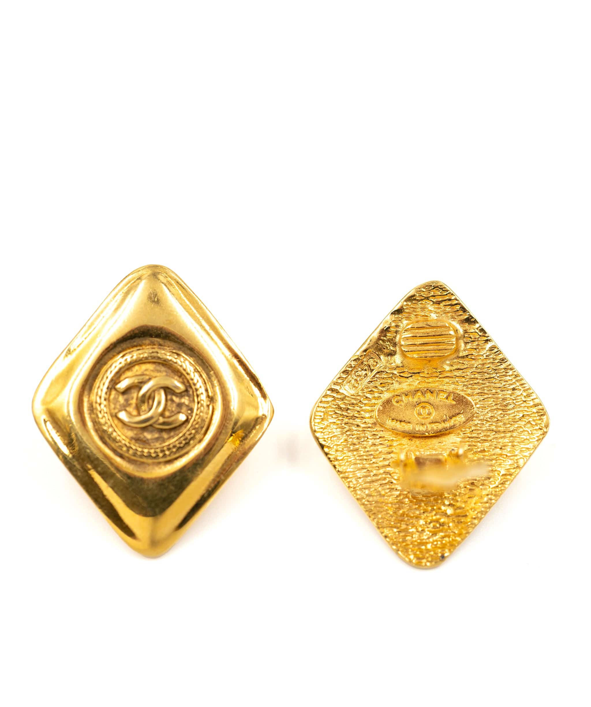 Chanel Chanel gold diamond shaped CC logo clip-on earrings AEL1044