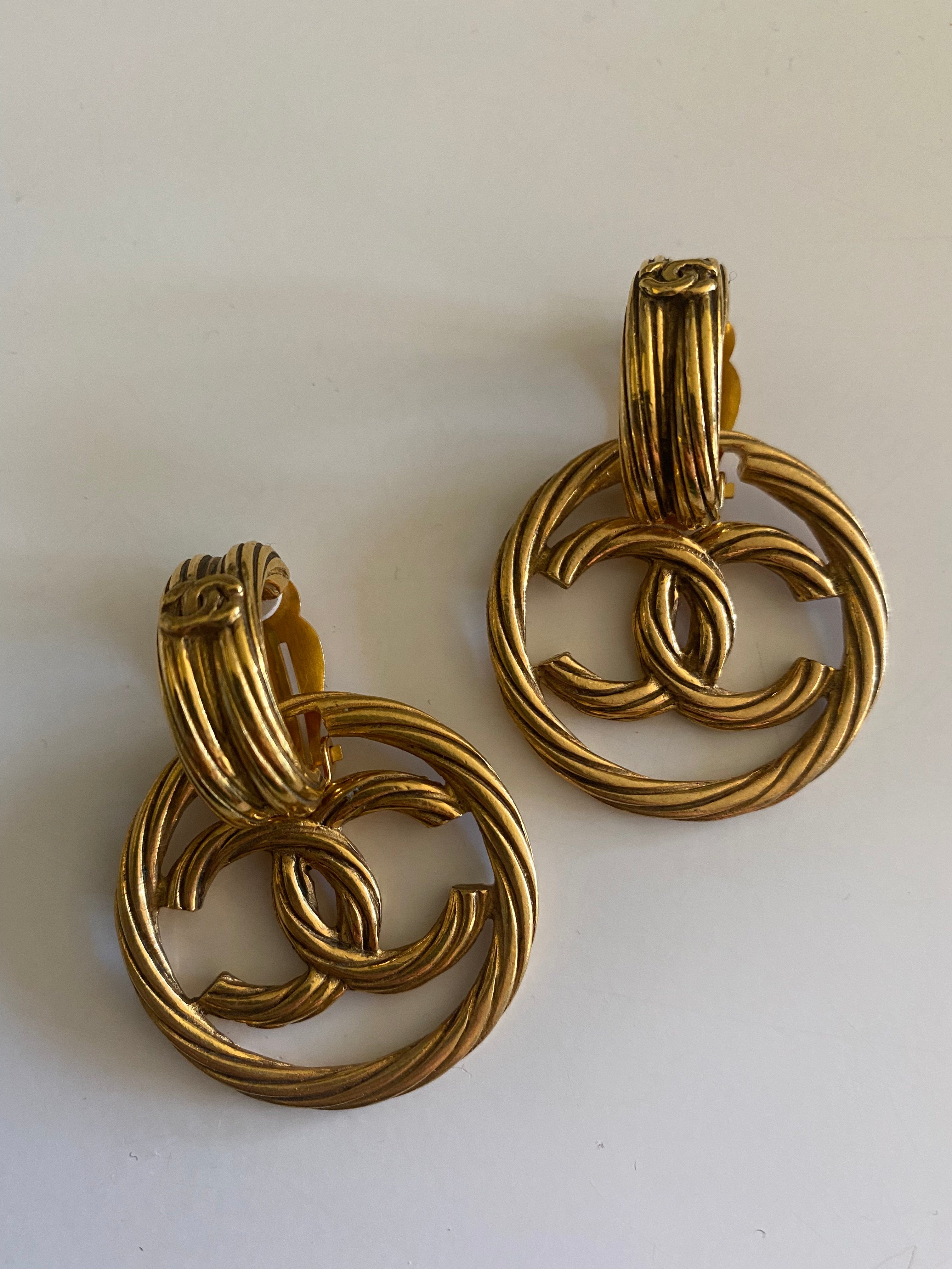 Chanel Chanel Gold Gilded Rope Door Knocker Style Clip On Earrings - AWL3606