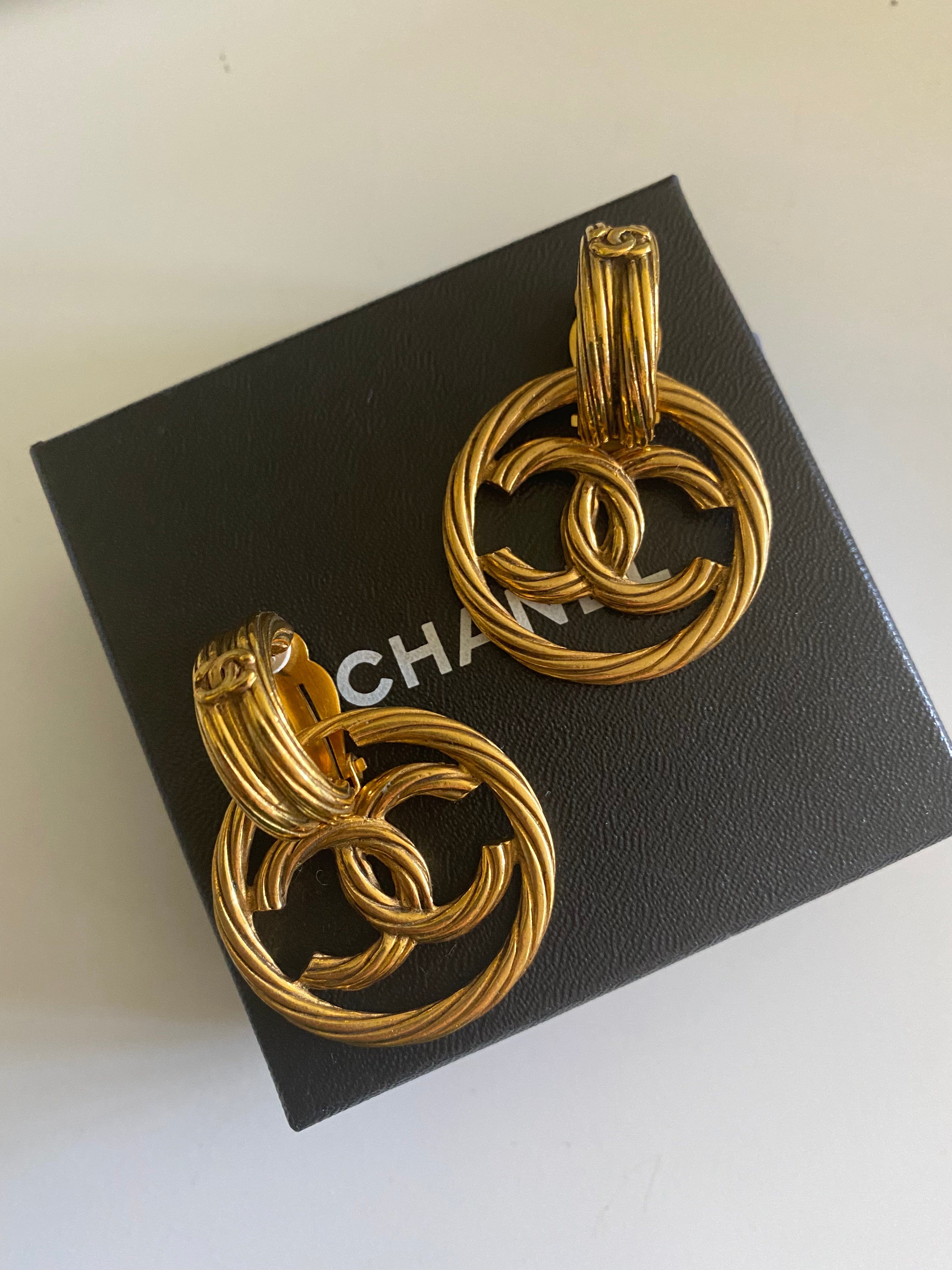 Chanel Chanel Gold Gilded Rope Door Knocker Style Clip On Earrings - AWL3606