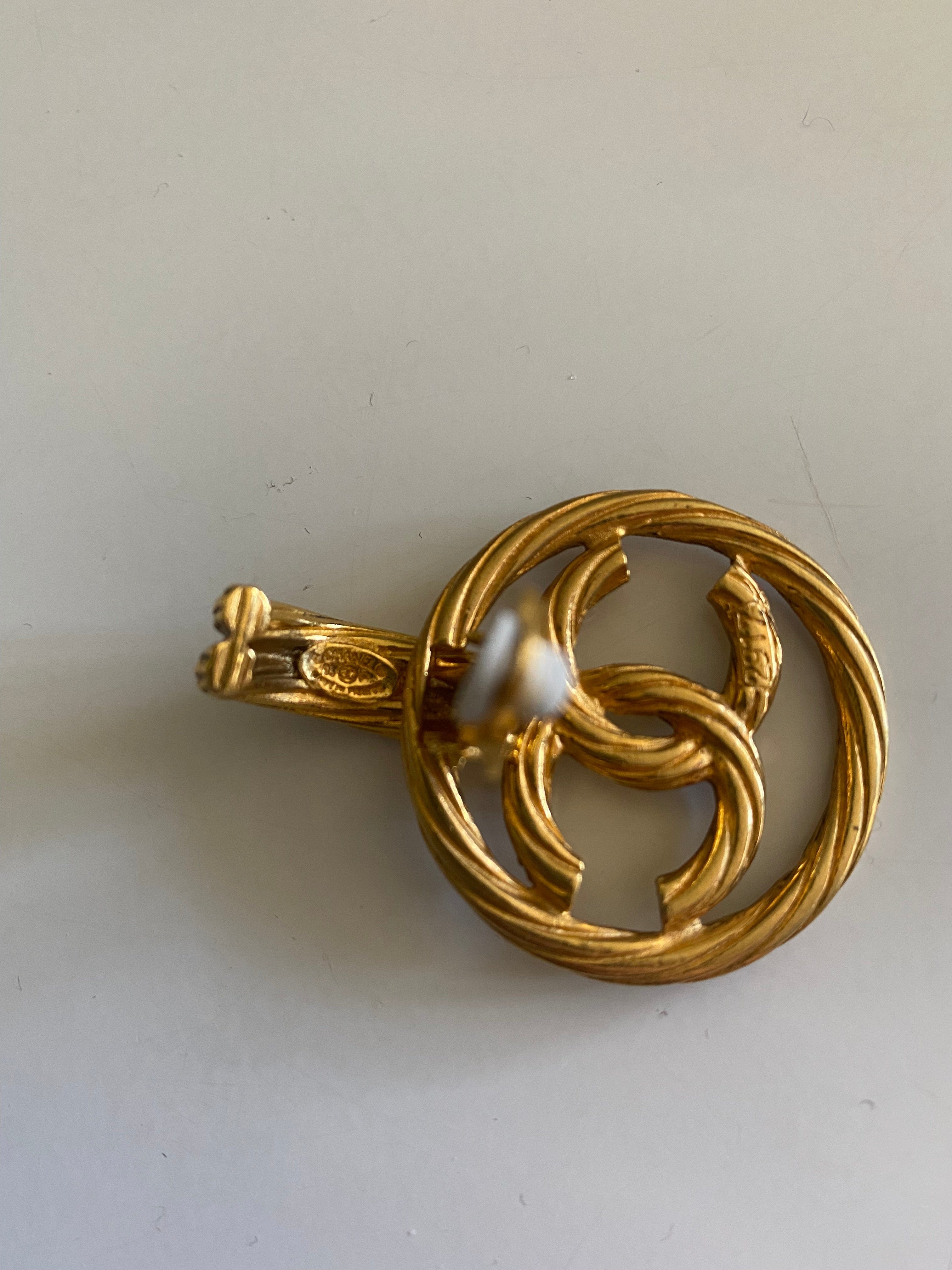 Chanel Chanel Gold Gilded Rope Door Knocker Style Clip On Earrings - AWL3606