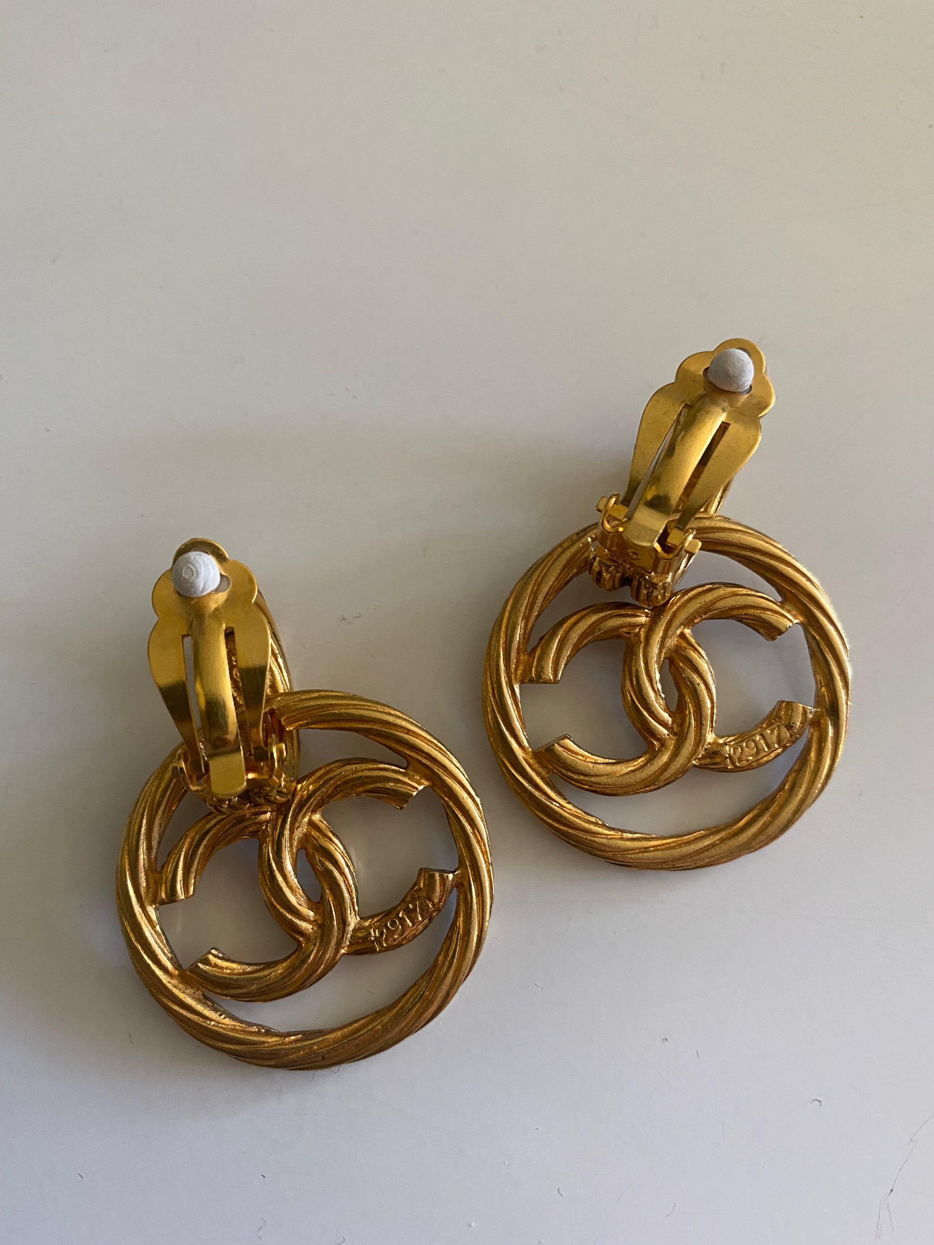 Chanel Chanel Gold Gilded Rope Door Knocker Style Clip On Earrings - AWL3606