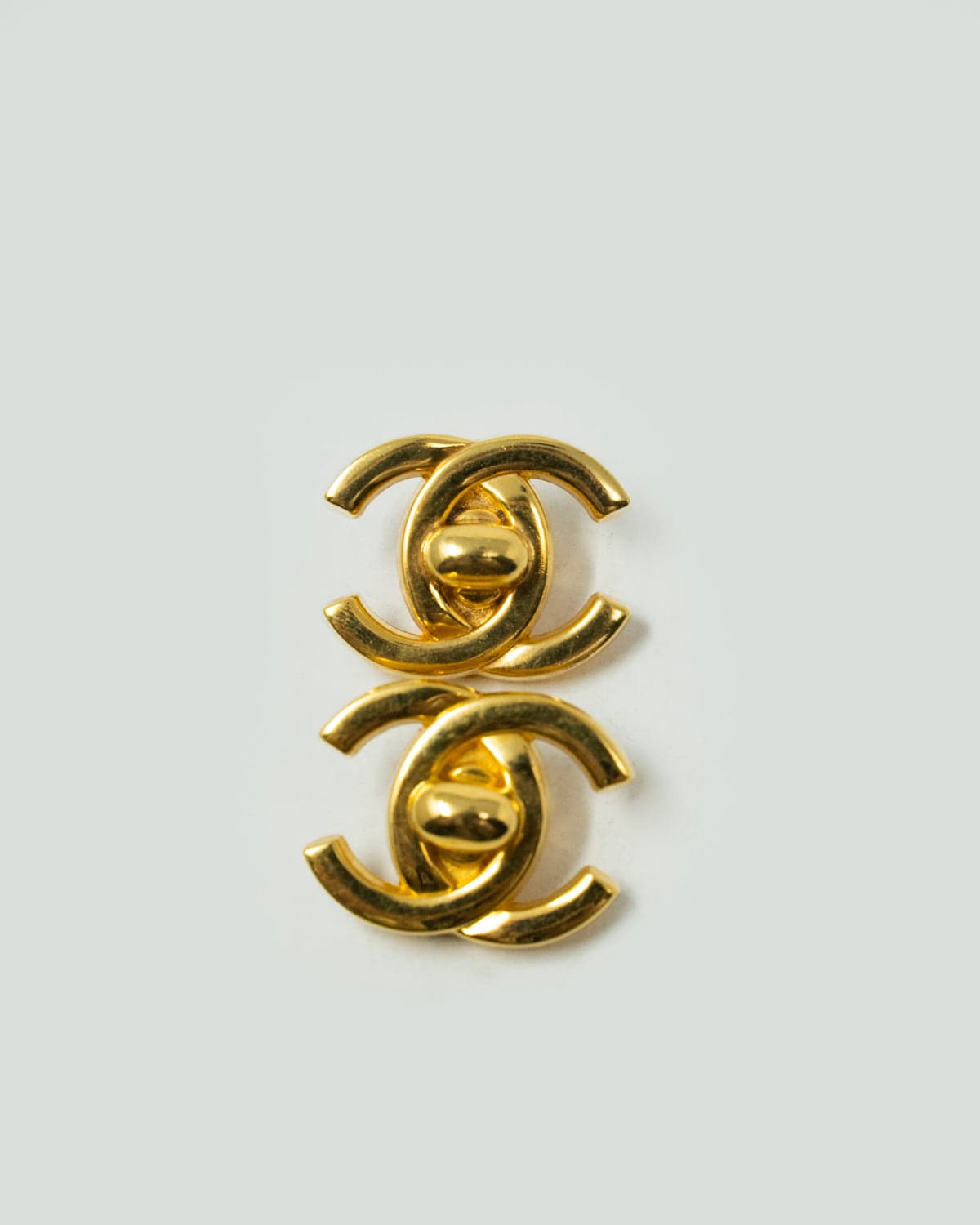 Chanel Chanel Gold Large CC turnstile earrings - AWL3083