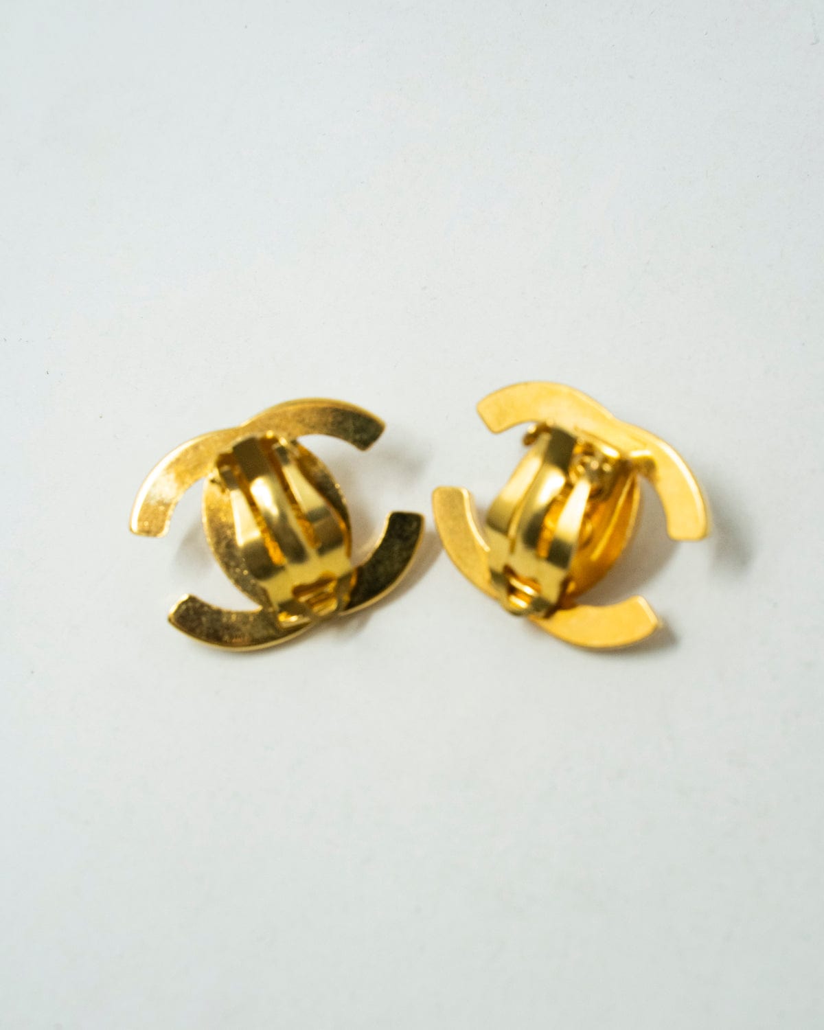 Chanel Chanel Gold Large CC turnstile earrings - AWL3083