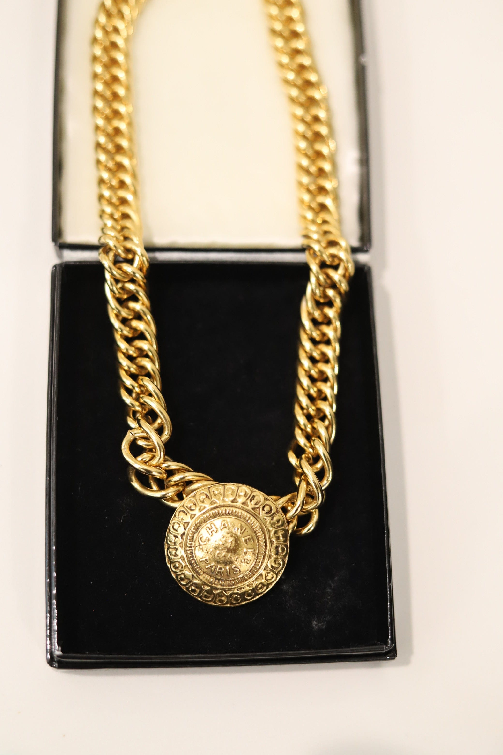 Chanel Chanel Gold Necklace PXL1458