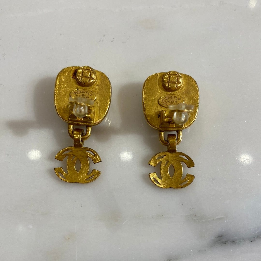 Chanel Chanel Gripoix Stone Dangle Clip-on Earring ASL4780