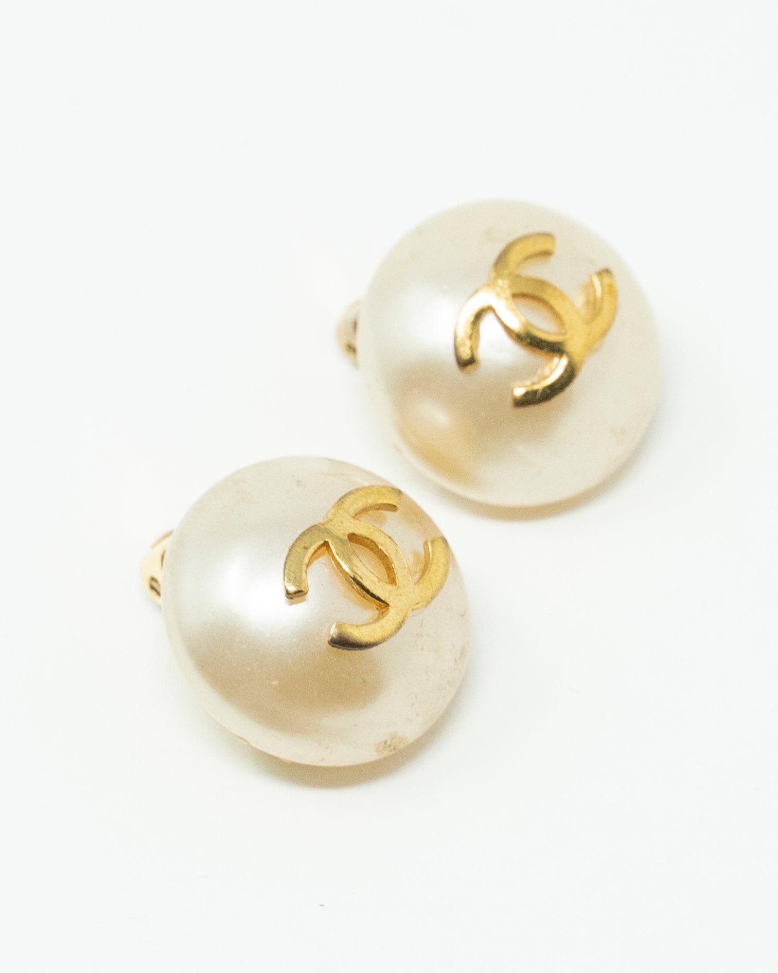 Chanel Chanel Half Sphere White Pearl Clip-on Earrings ASL2451