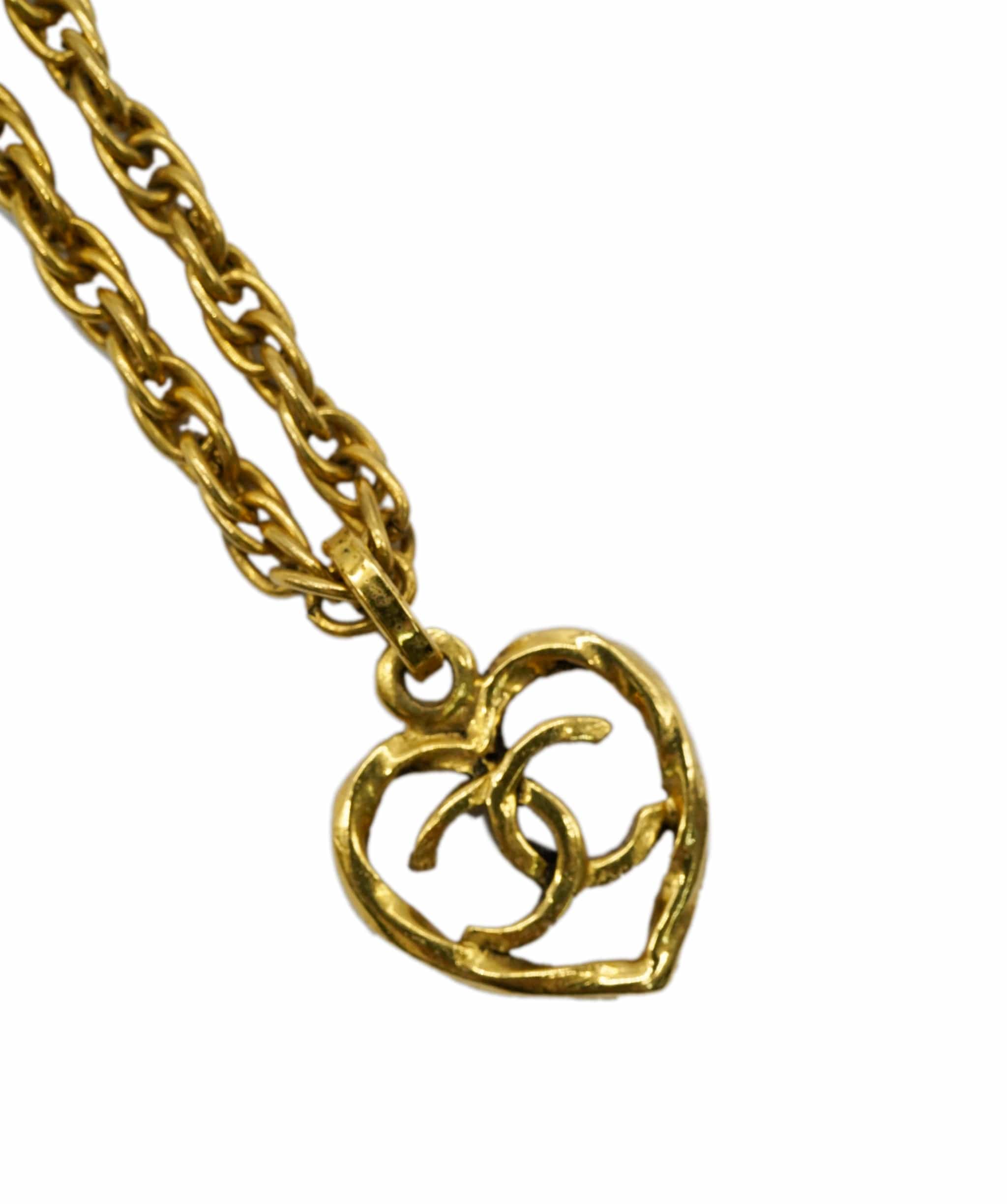 Chanel Chanel Heart CC Pendant Gold Necklace - AWL2243