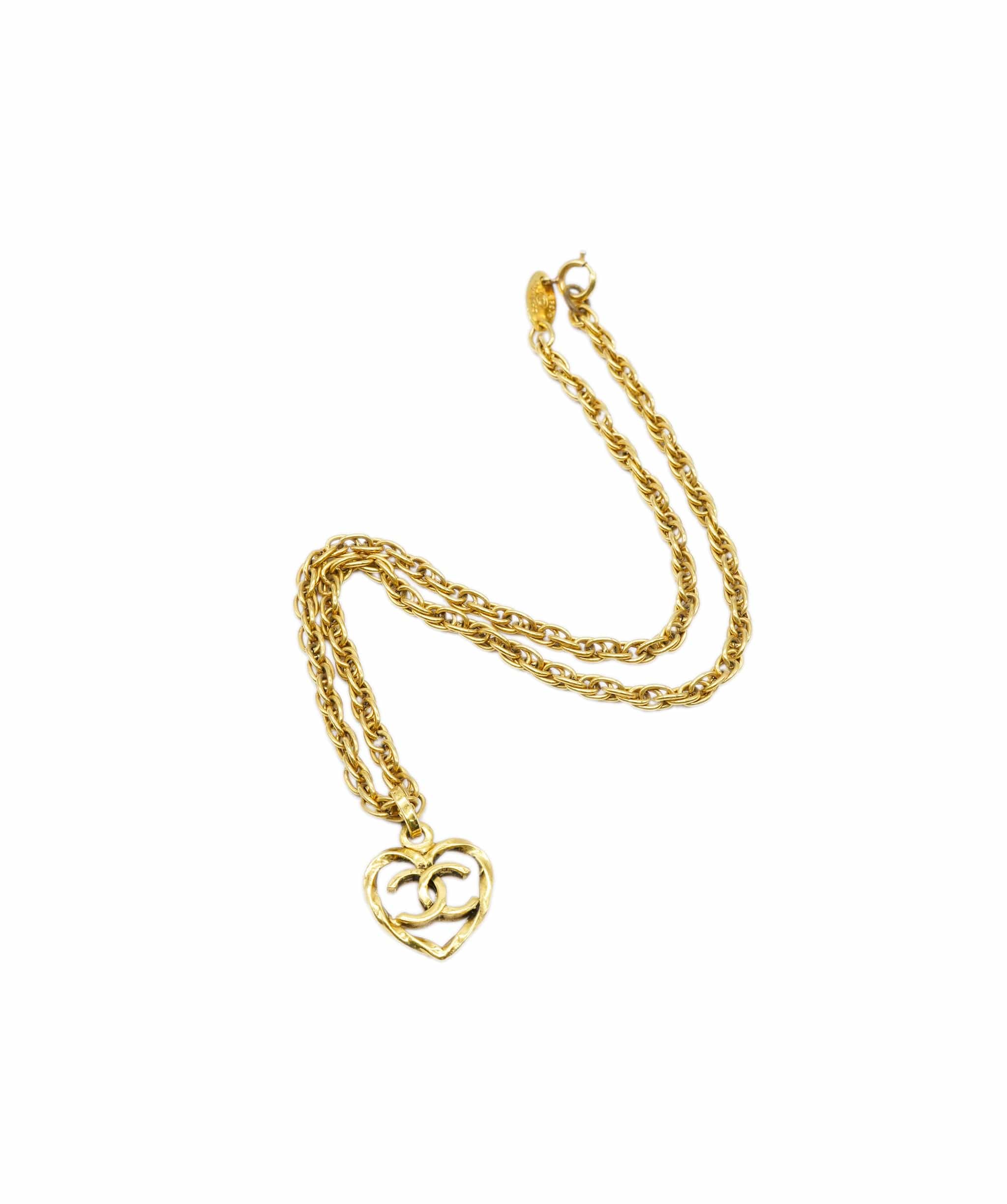 Chanel Chanel Heart CC Pendant Gold Necklace - AWL2243