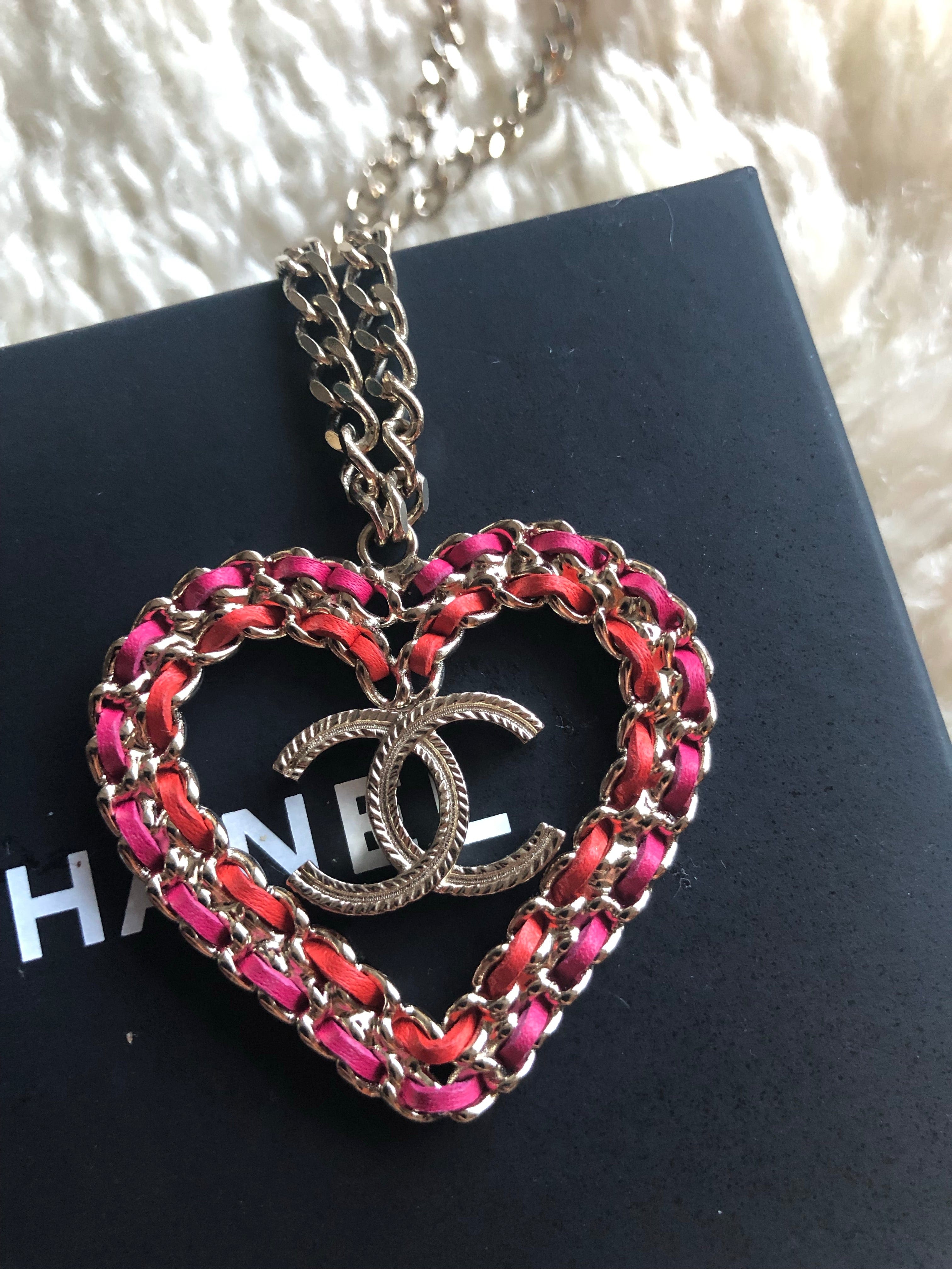 Chanel Chanel Heart necklace - AWC1102