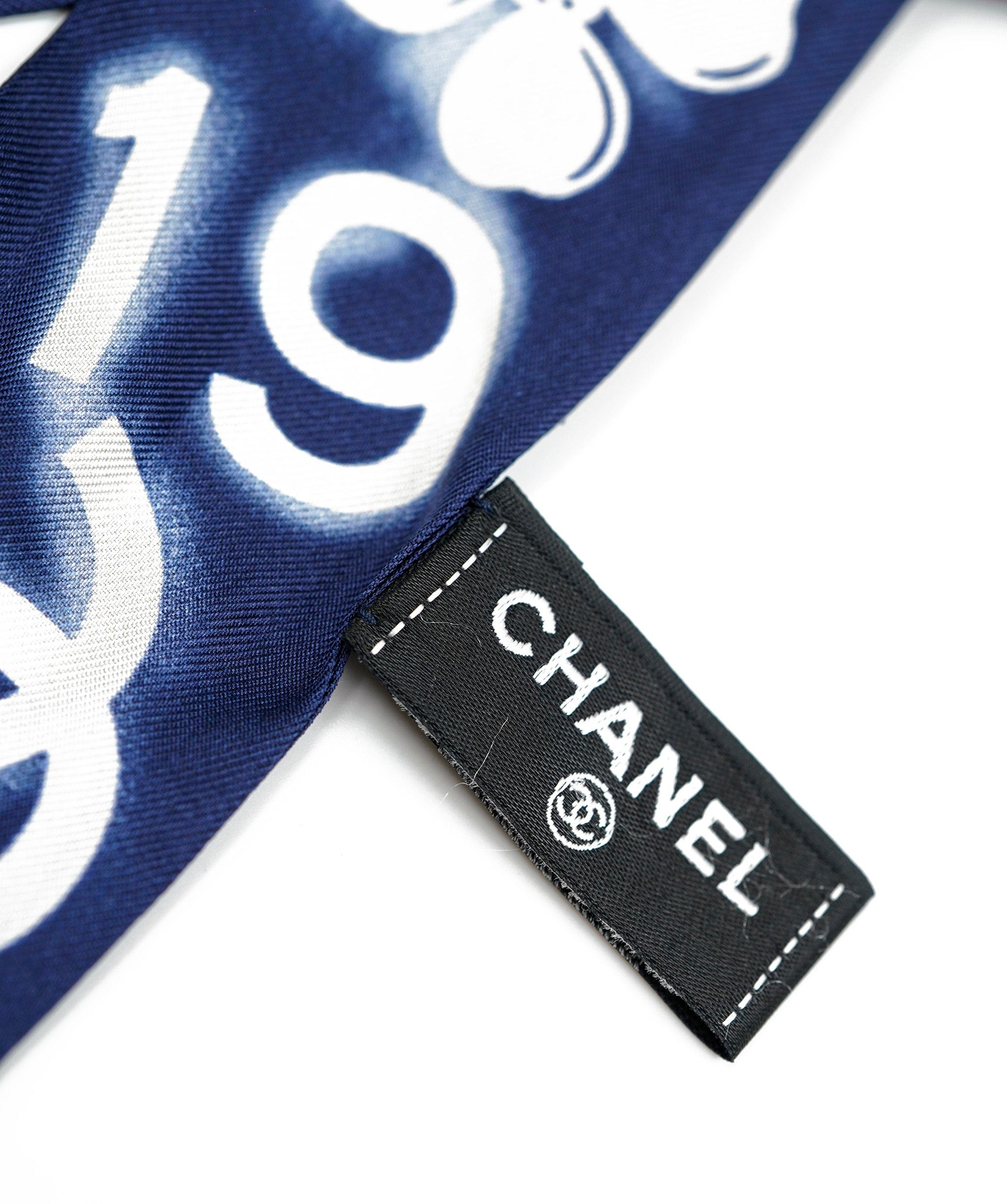 Chanel Chanel navy silk twilly AJL0072