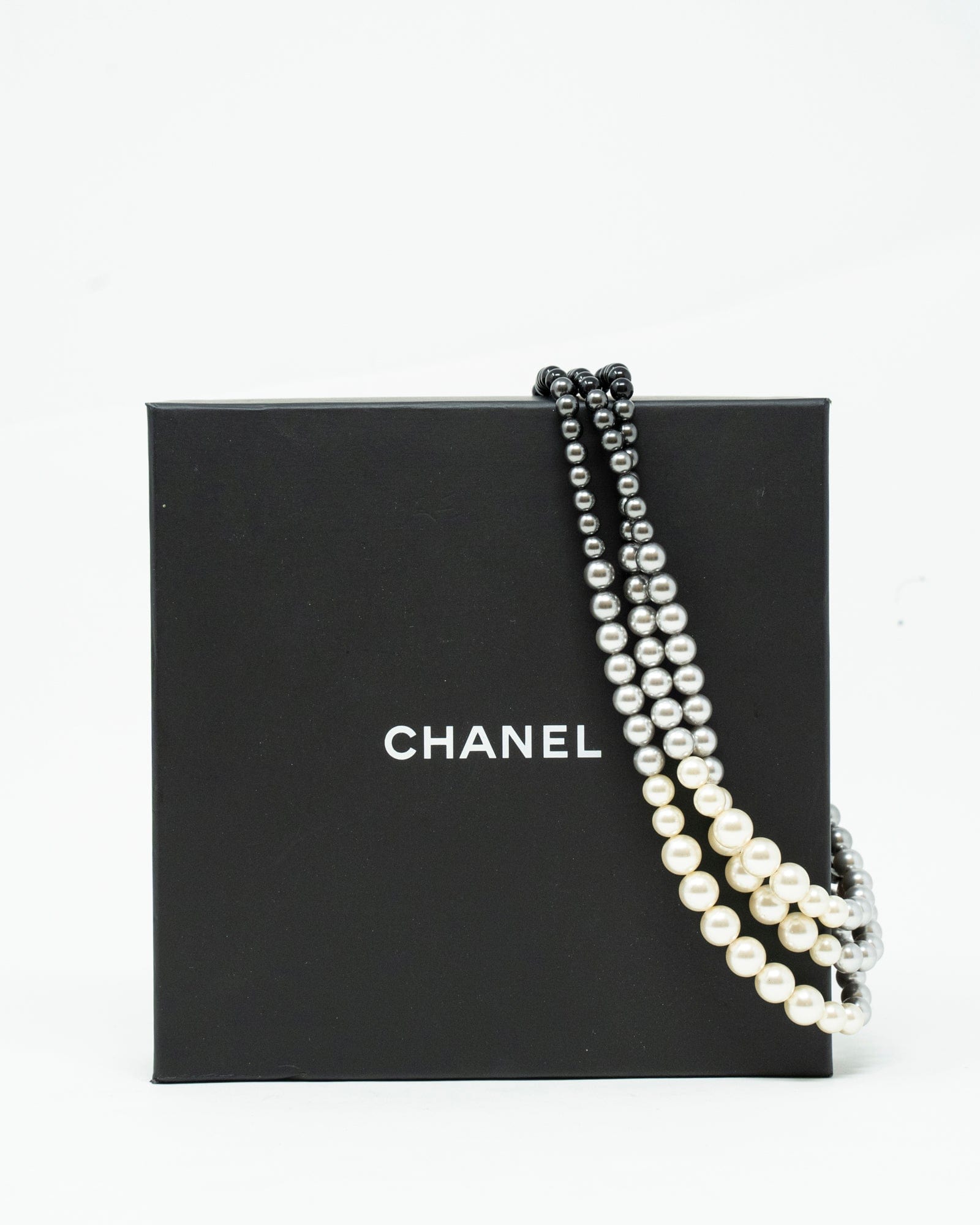 Chanel Chanel Ombre Pearl CC Necklace - AGL1948