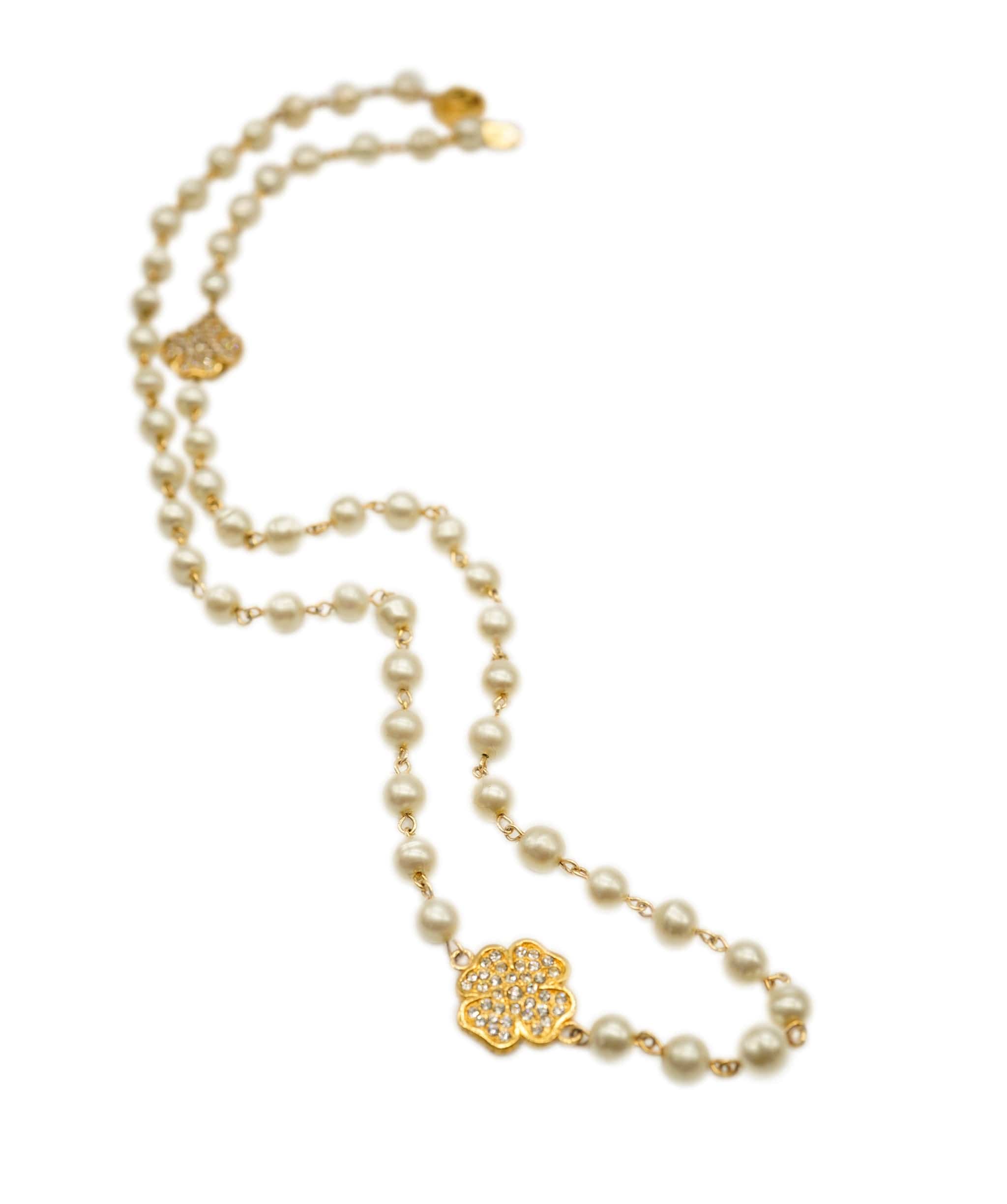 Chanel Chanel pearl and clover necklace  ASL3533