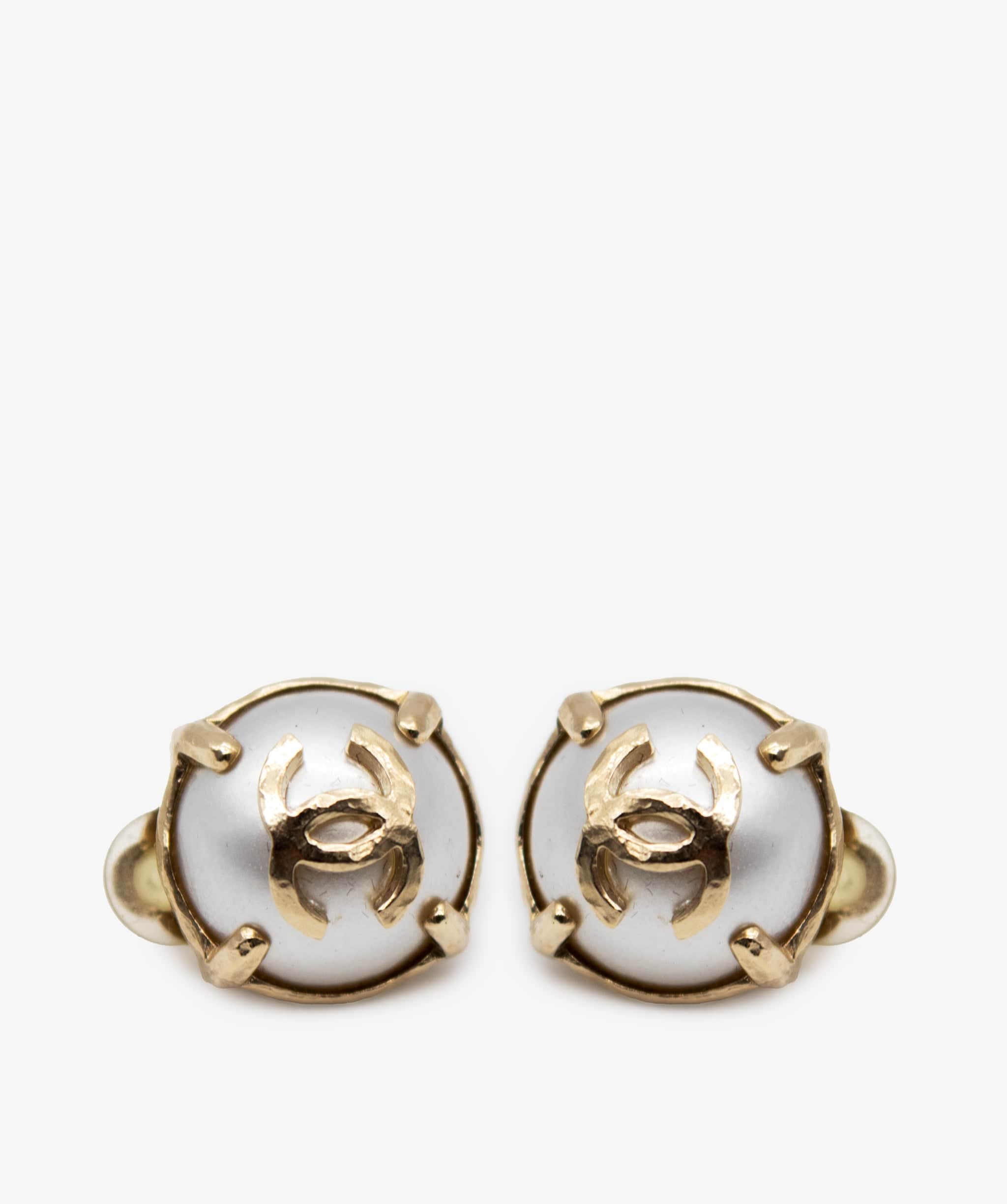 Chanel Chanel Pearl CC Earrings RJL1541