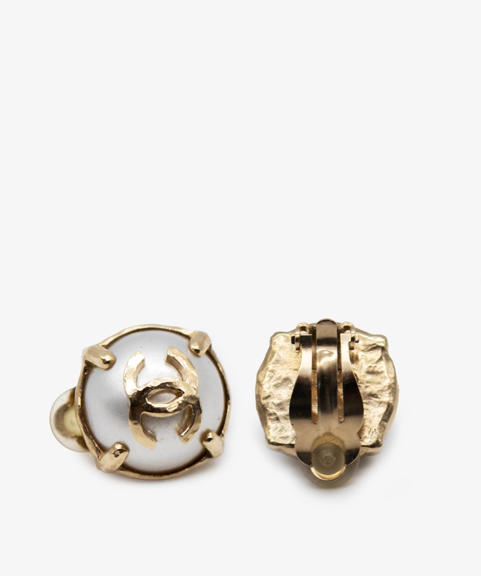 Chanel Chanel Pearl CC Earrings RJL1541