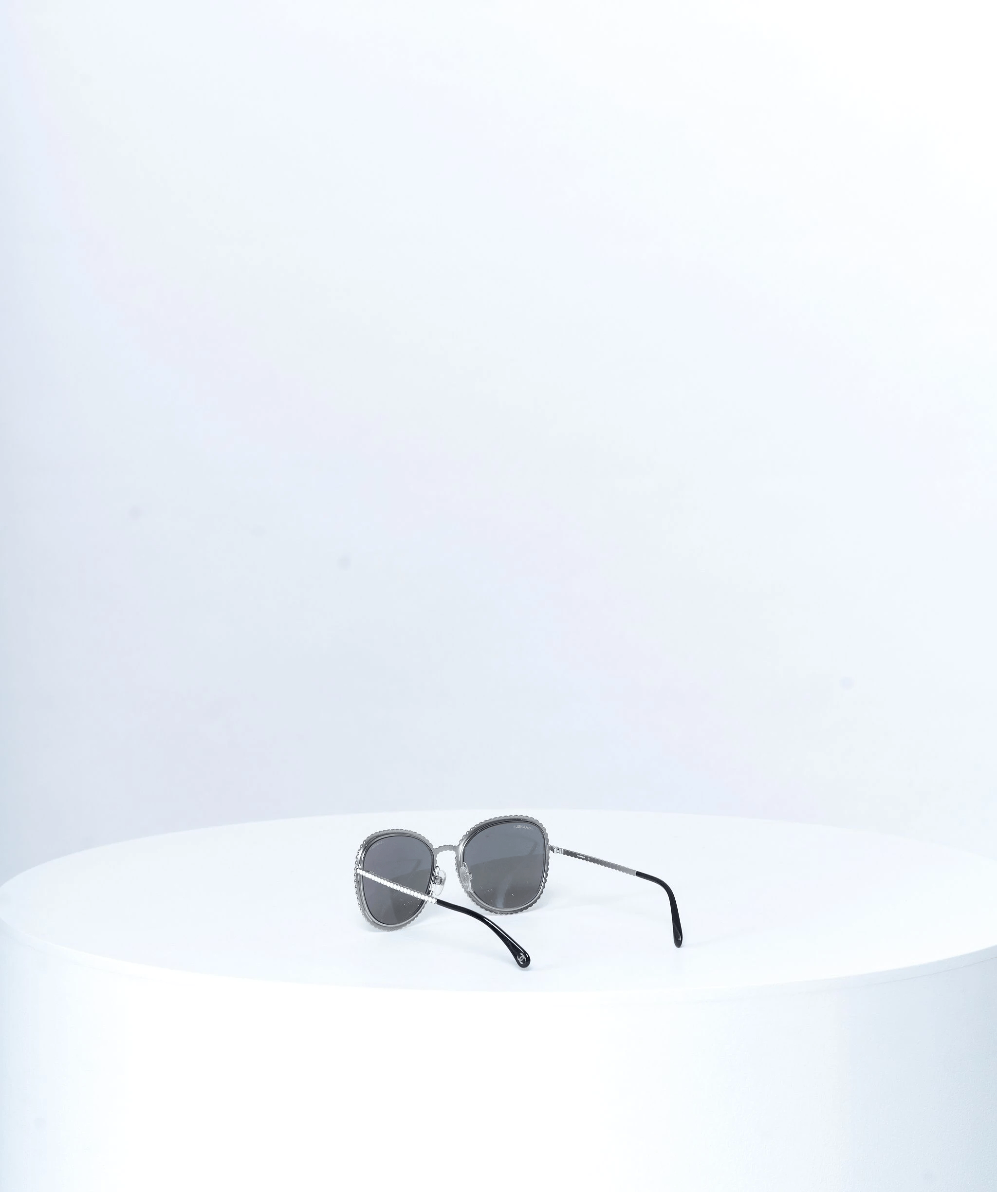 Chanel Chanel pearl detailing sunglasses