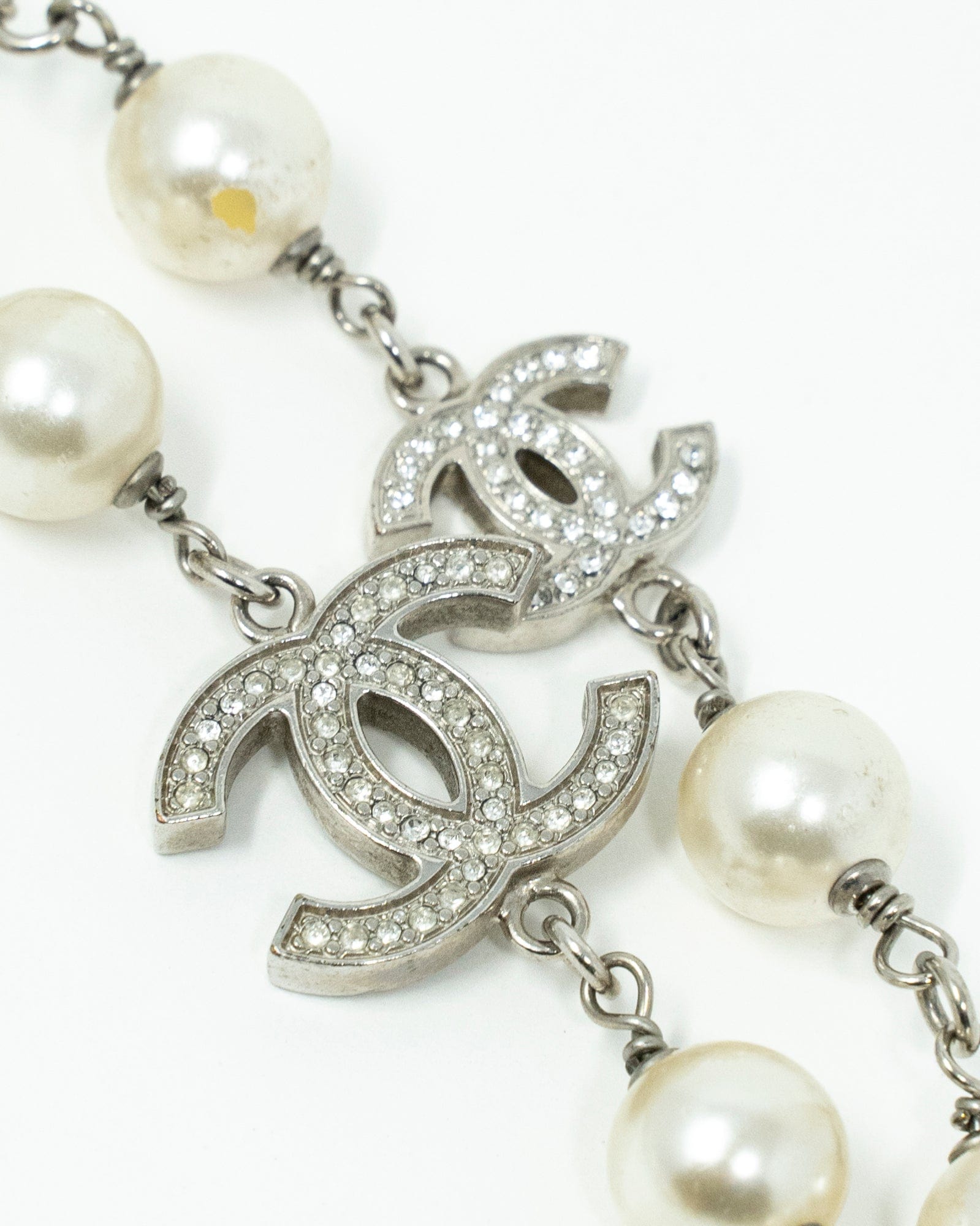 Chanel Chanel pearl necklace with CC logos - AEL1027