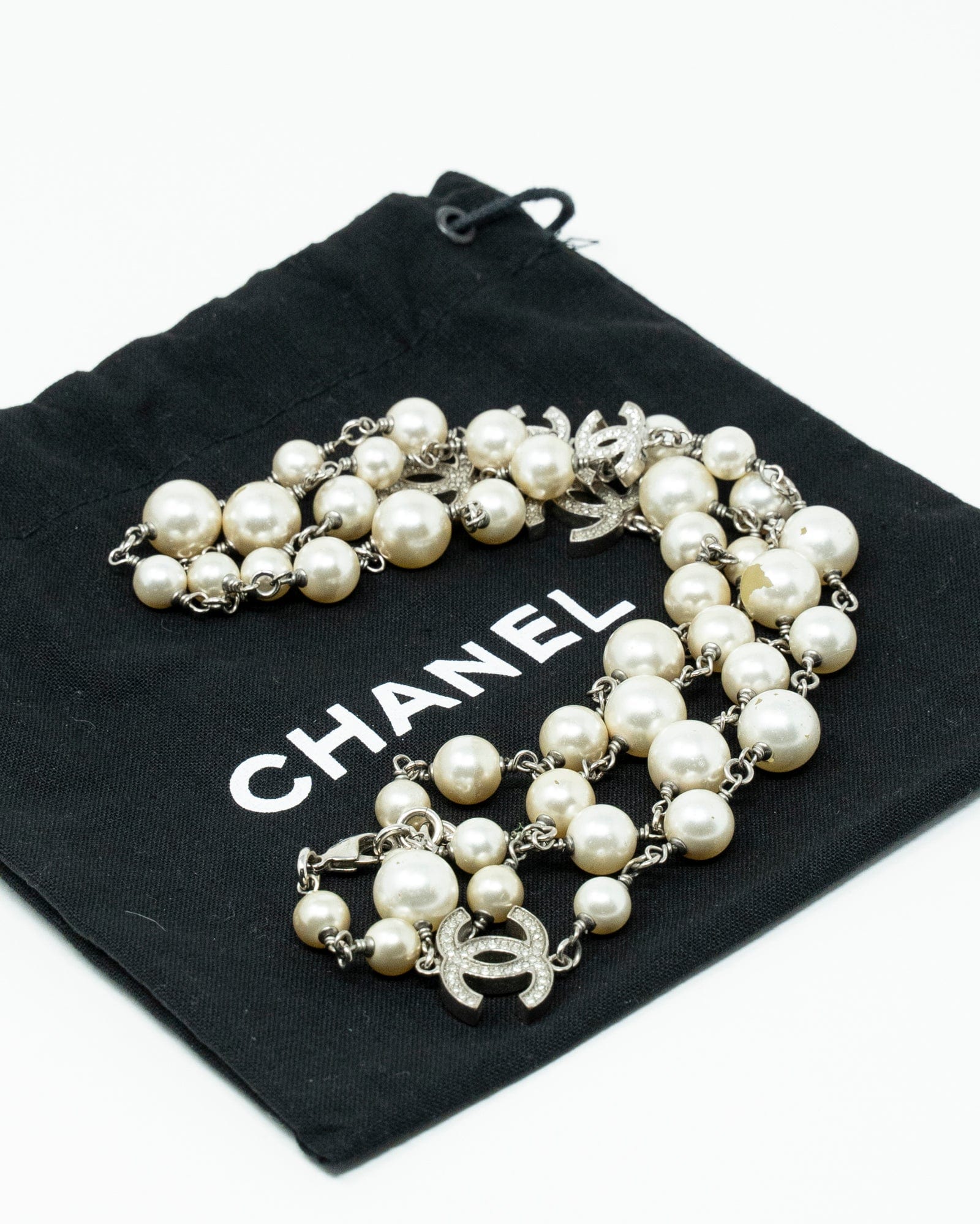 Chanel Chanel pearl necklace with CC logos - AEL1027