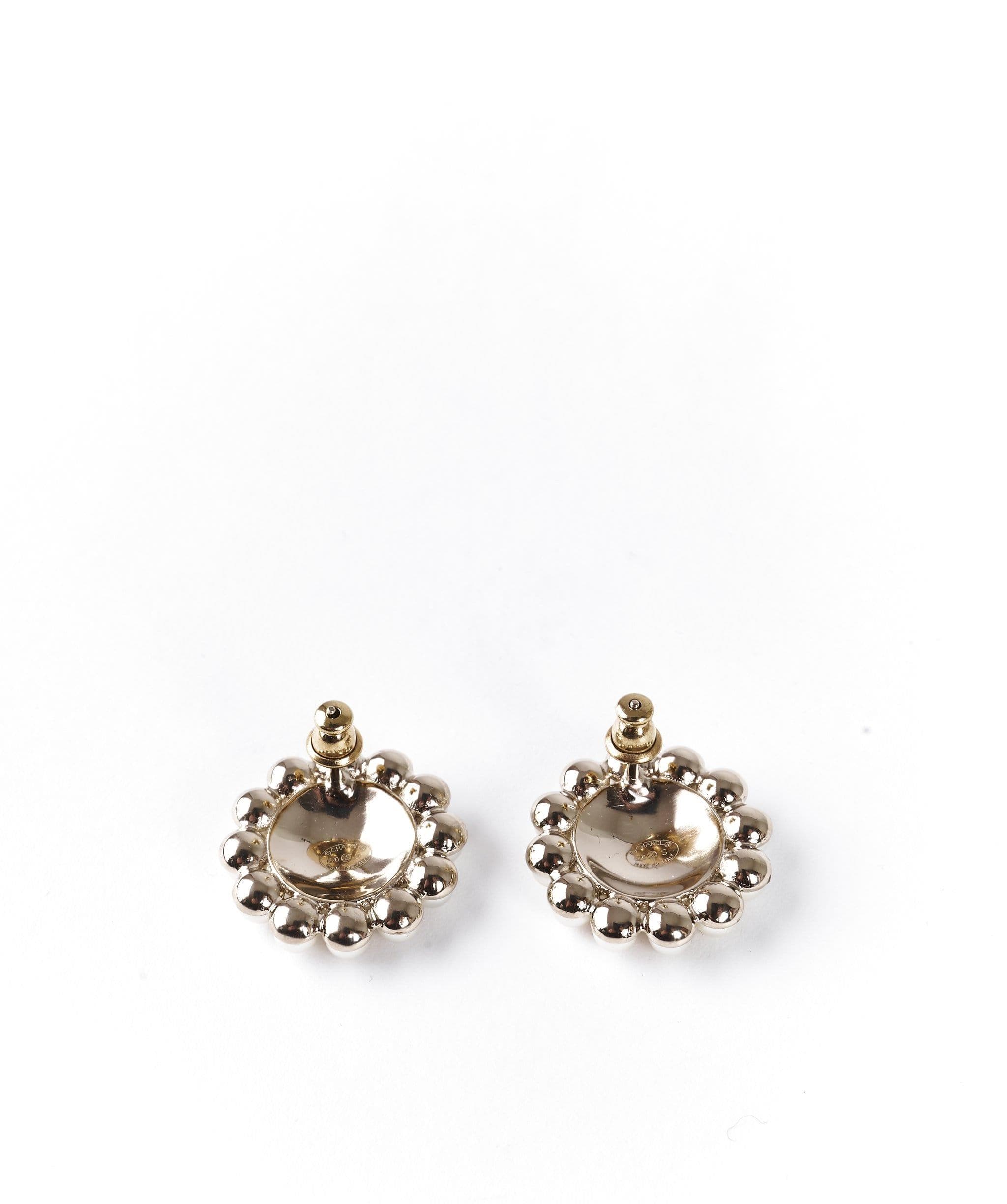 Chanel Chanel pearly stud earrings