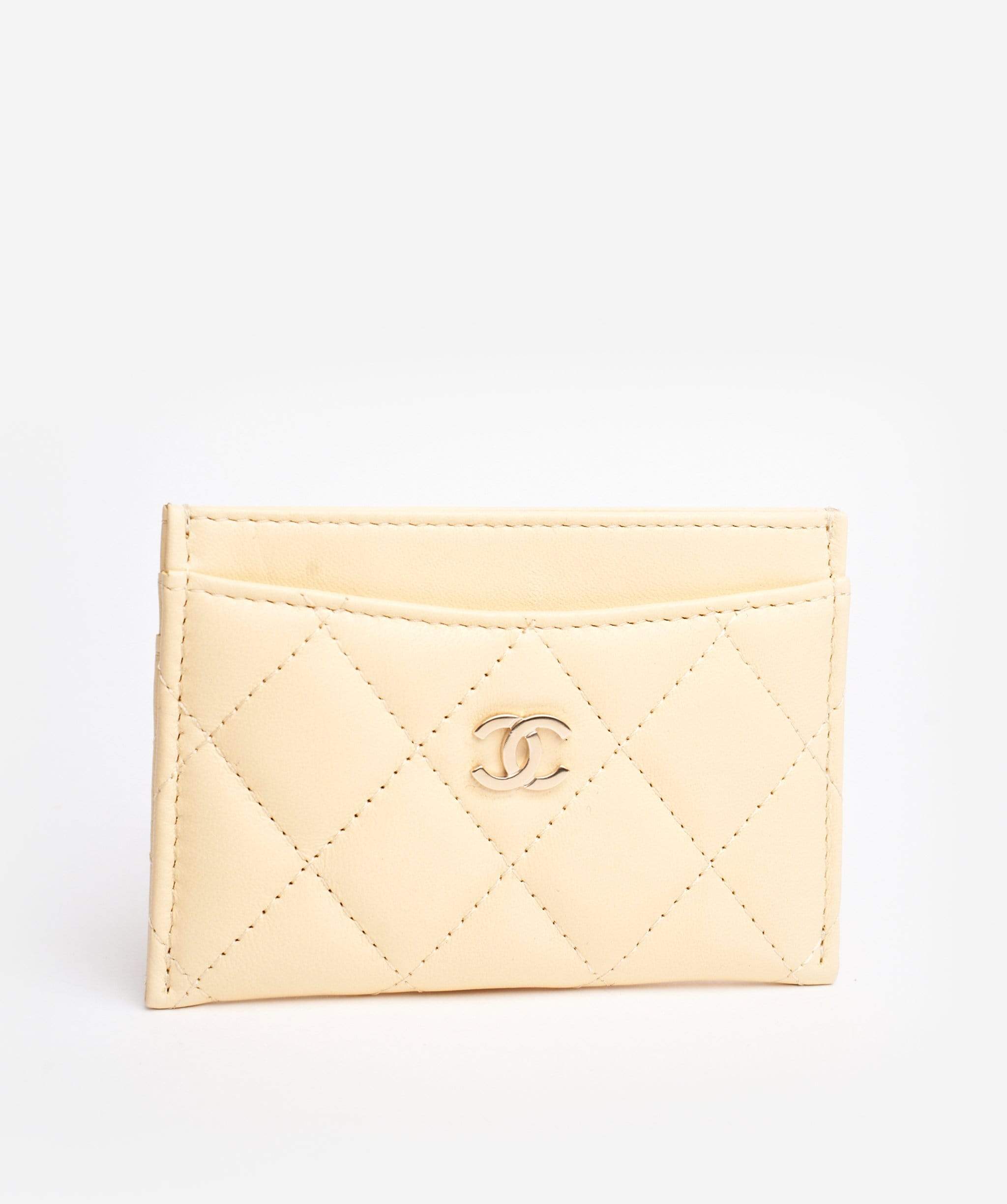 Chanel Chanel quilted card holder in cream