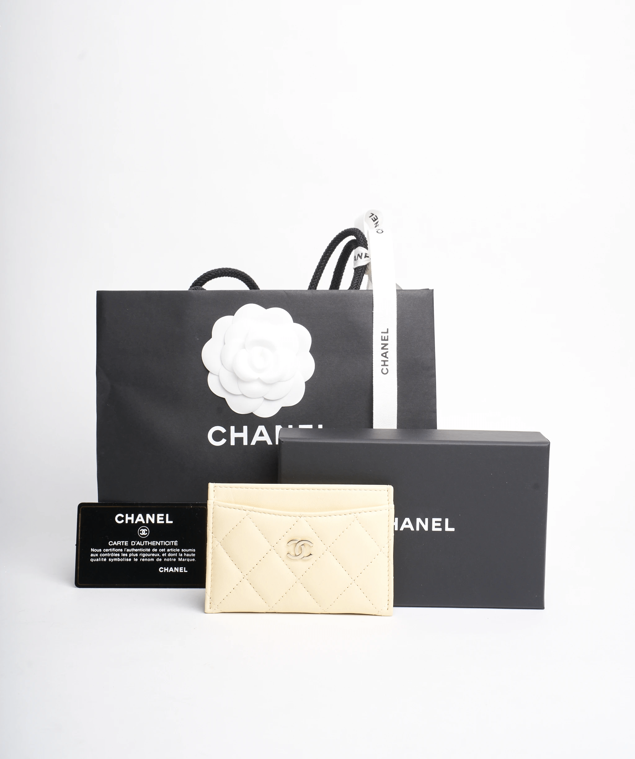 Chanel Chanel quilted card holder in cream