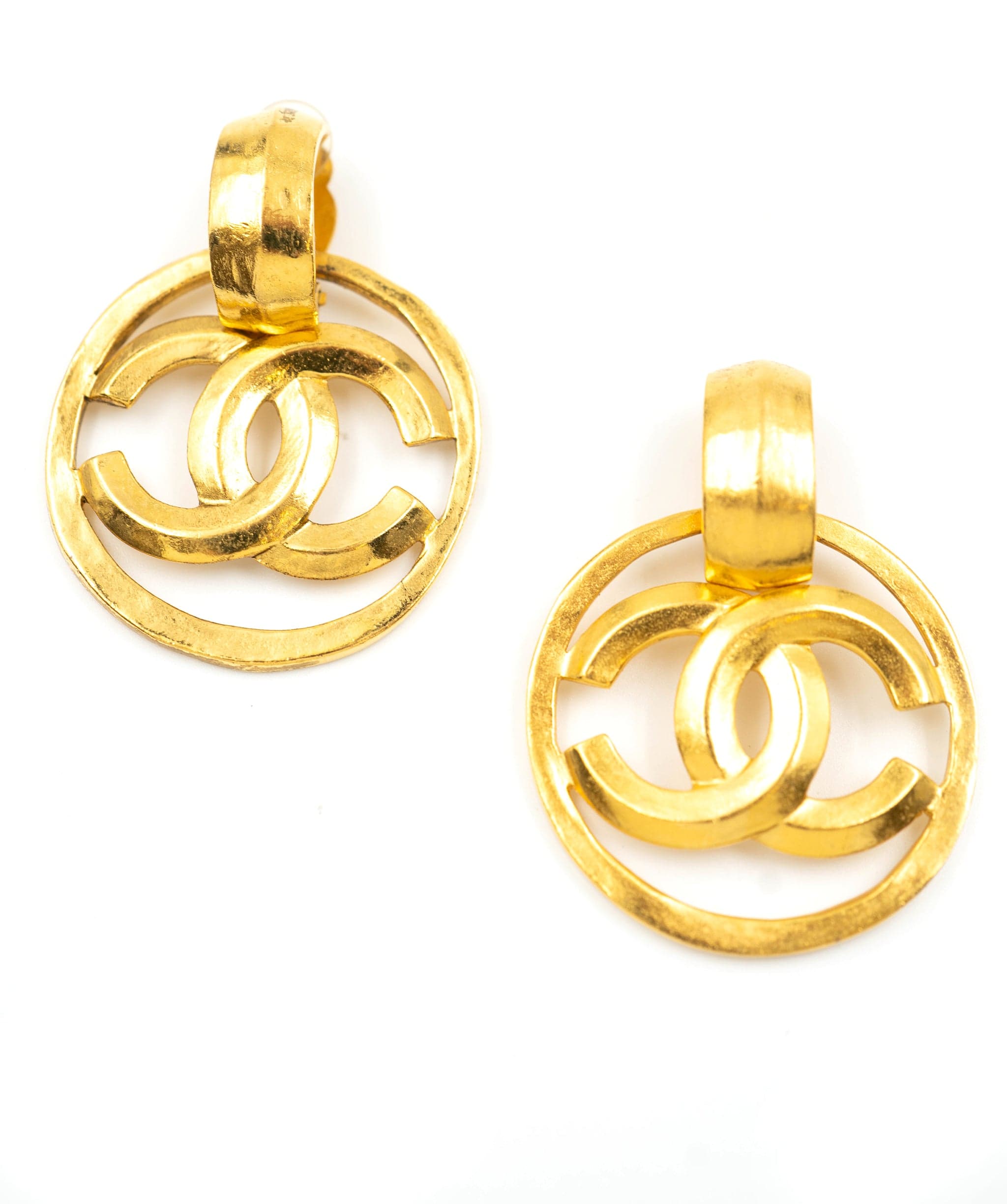 Chanel Chanel round CC logo drop clip on earrings - AWL3385