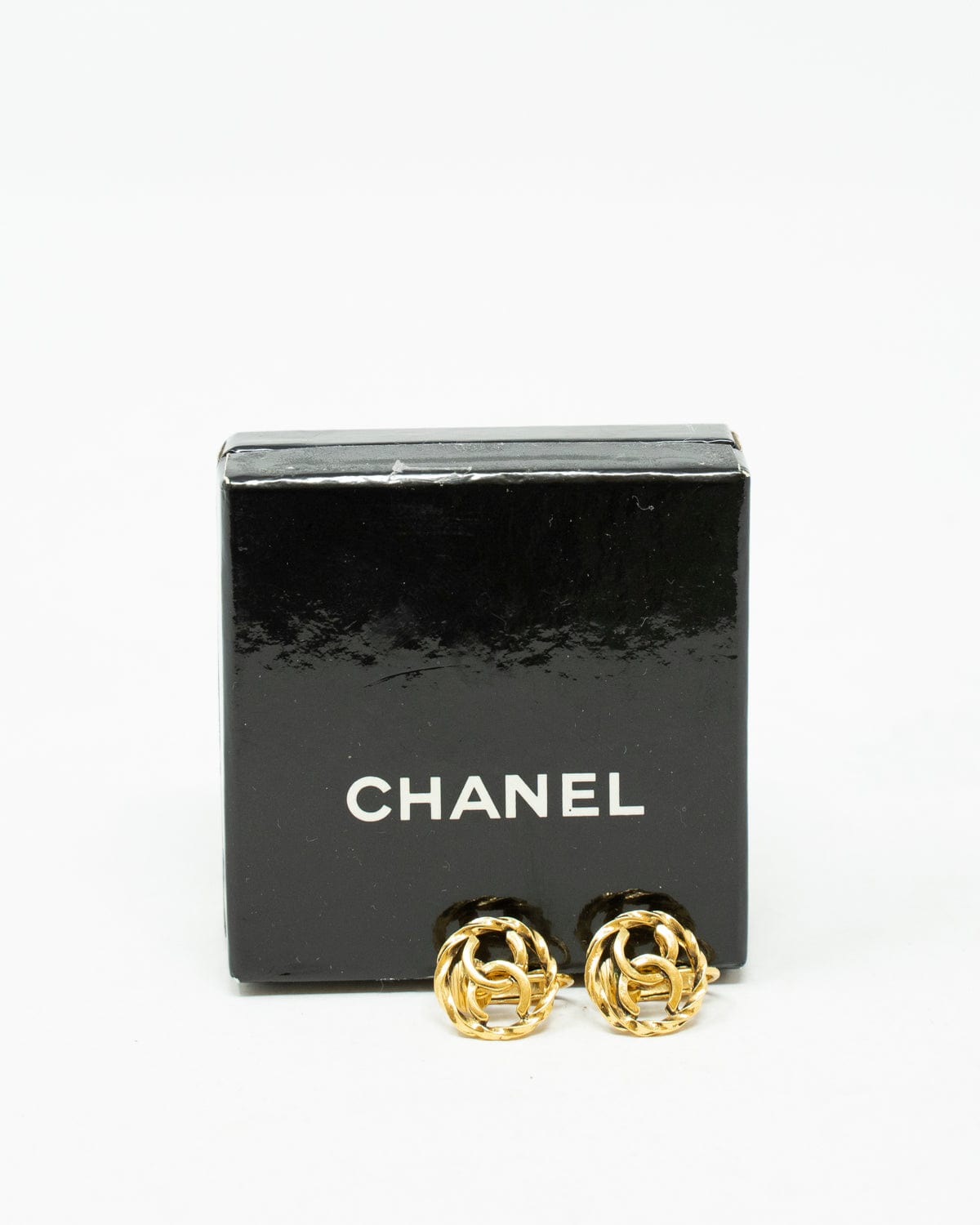 Chanel Chanel Round Small Cut Out CC Earrings ASL3367