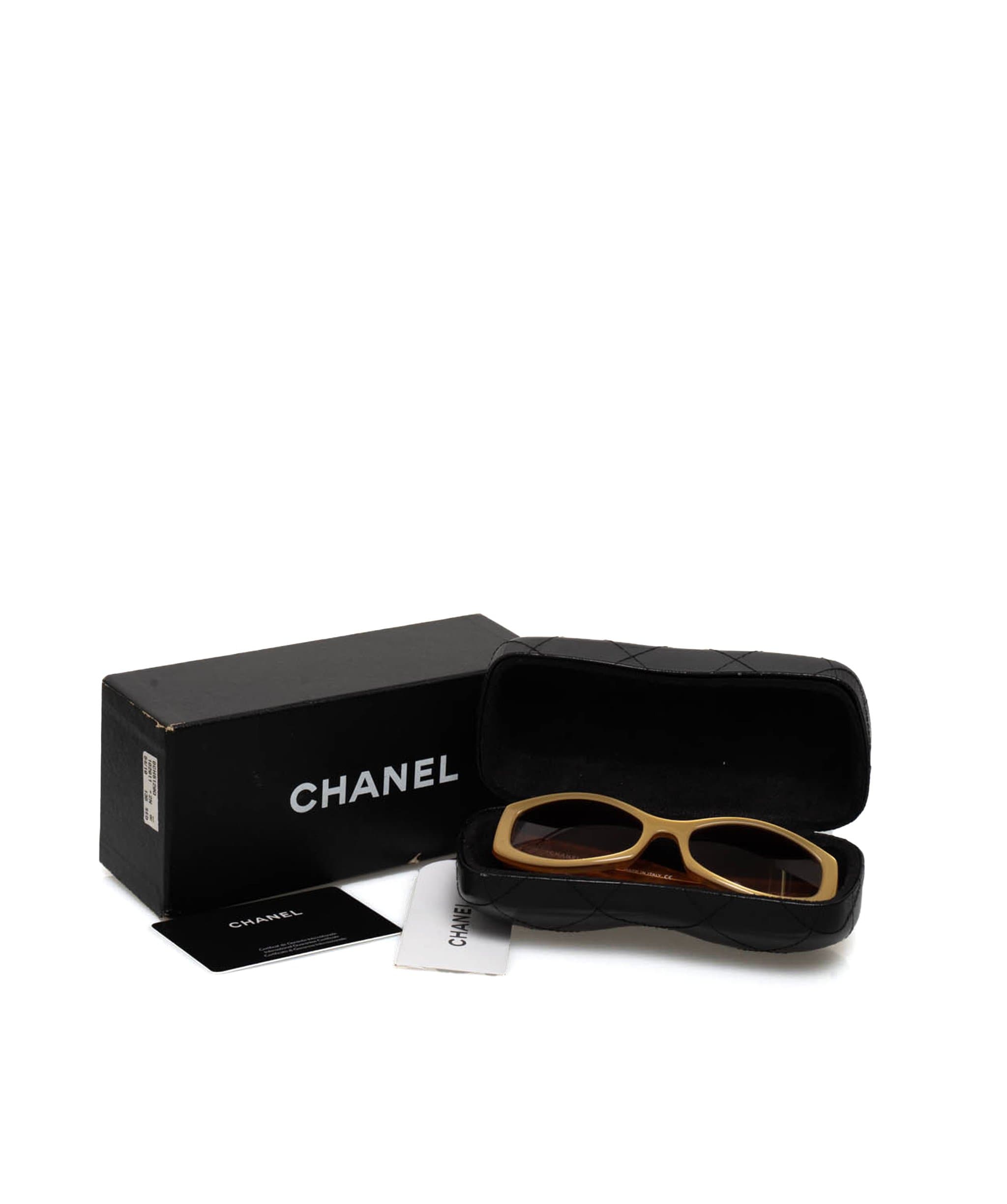 Chanel Chanel Round Tinted Sunglasses - AWL1901