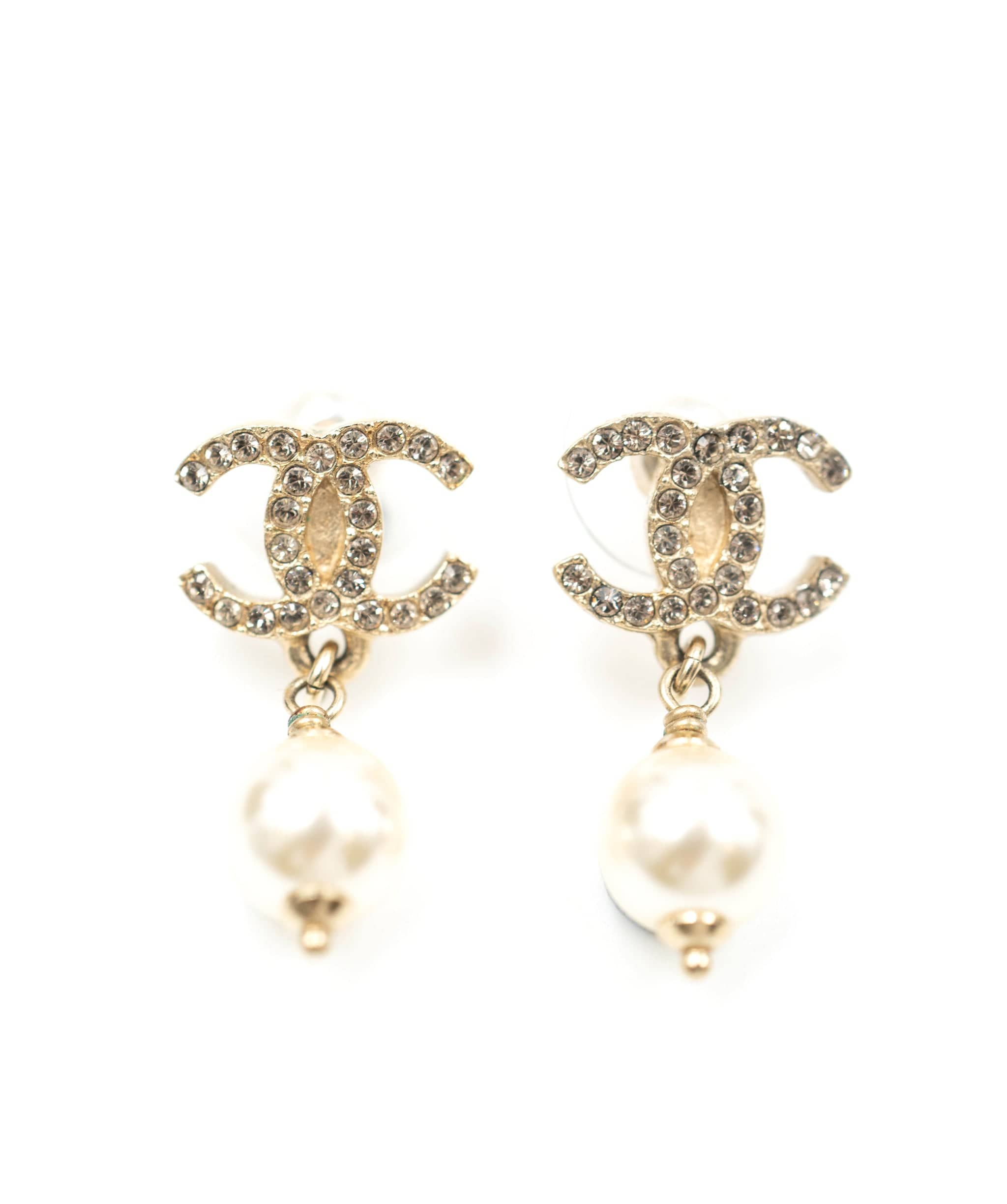 Chanel Chanel silver CC logo and pearl earrings, tiny, full set AGC1215