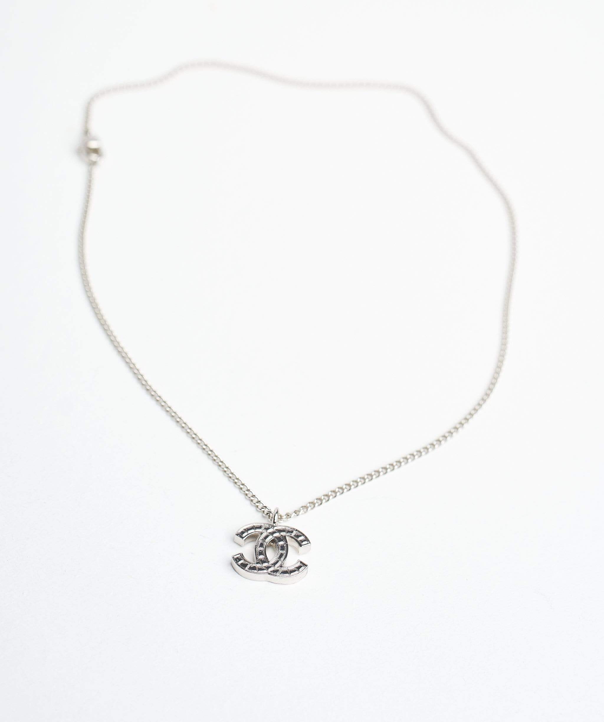 Chanel Chanel silver CC necklace AWL1005