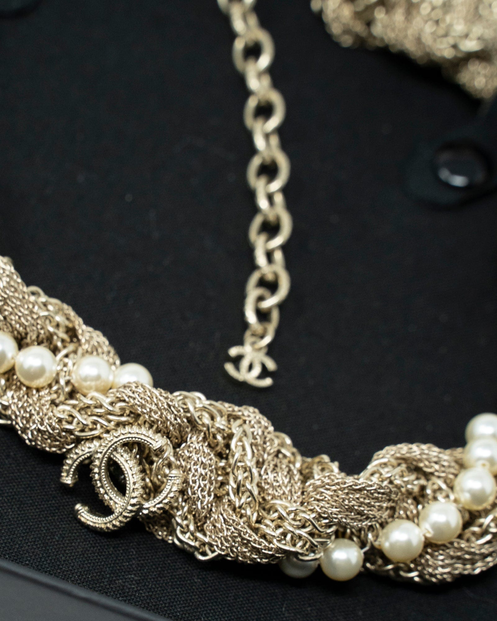 Chanel Chanel Silver & Pearl Chain Intwined Necklace - AGL1885